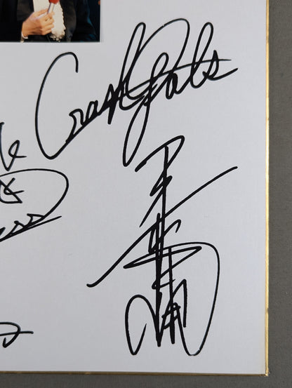 Crush Gals Autograph is printed (photo Affix)