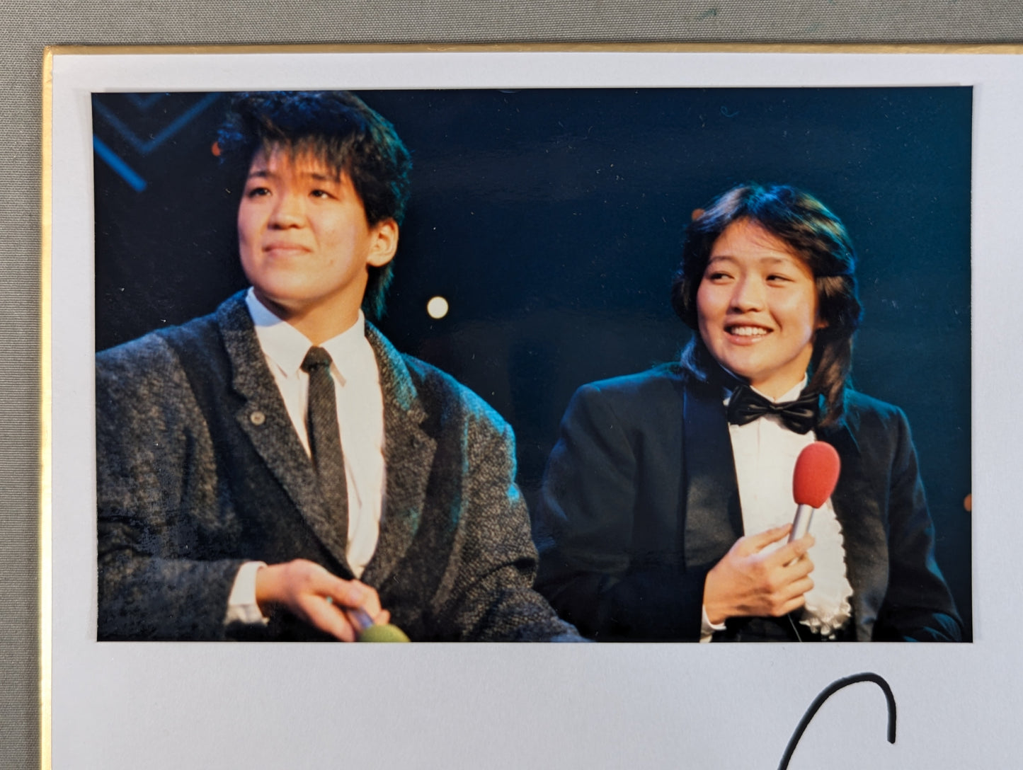 Crush Gals Autograph is printed (photo Affix)