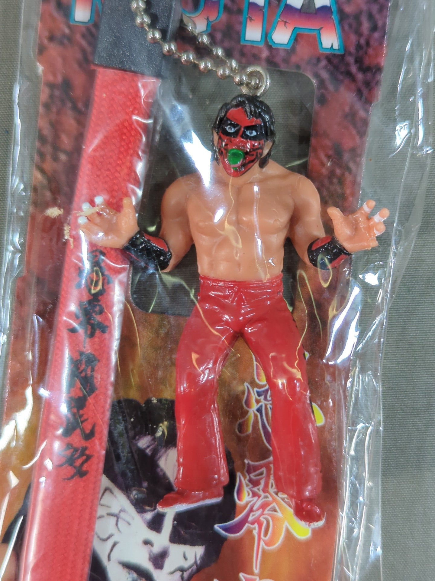 グレート・ムタ フィギュアストラップ(赤×黒)