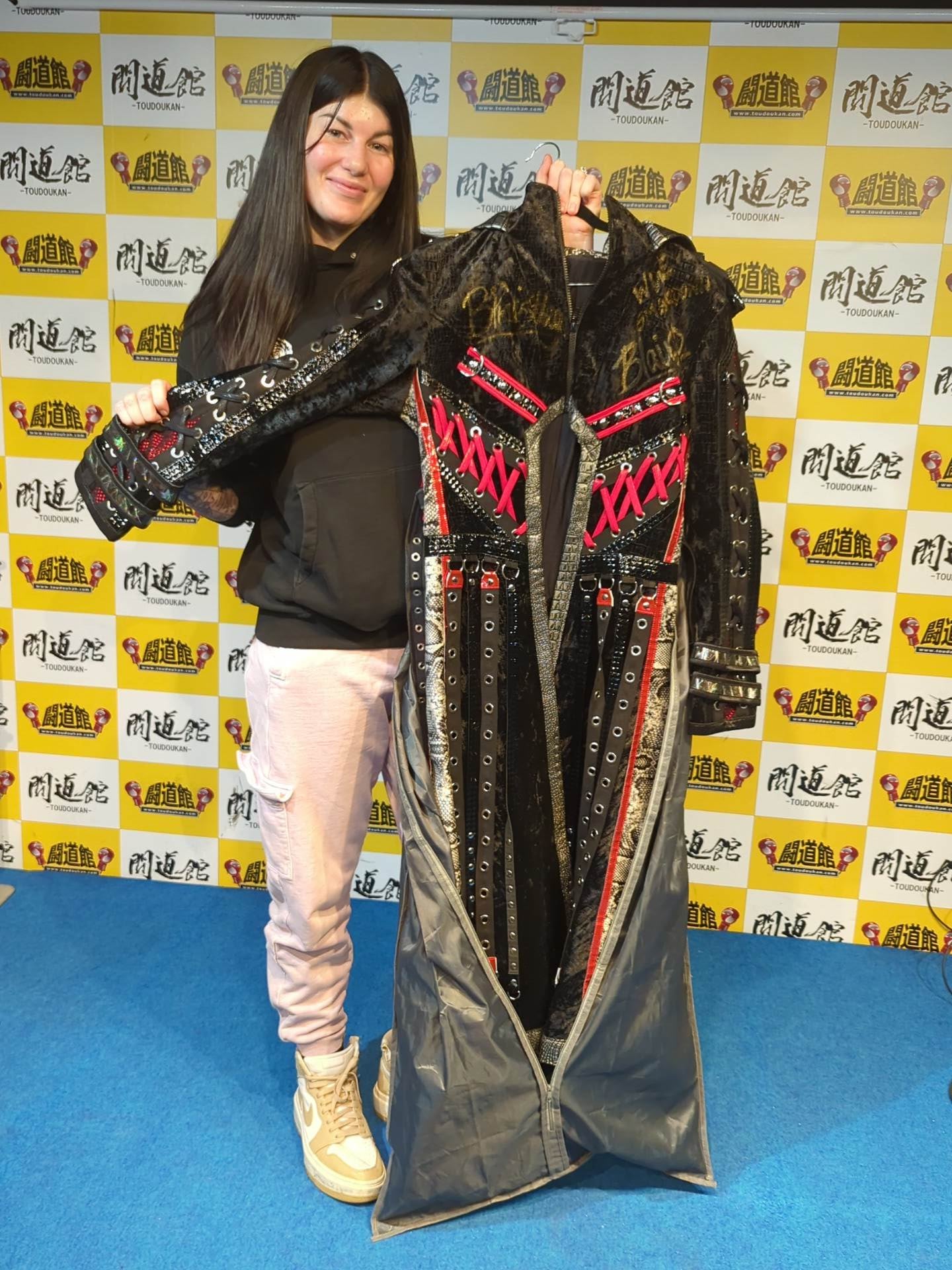 Blair Davenport (Bea Priestley ) ★WWE worn by him  Black×red gown ★