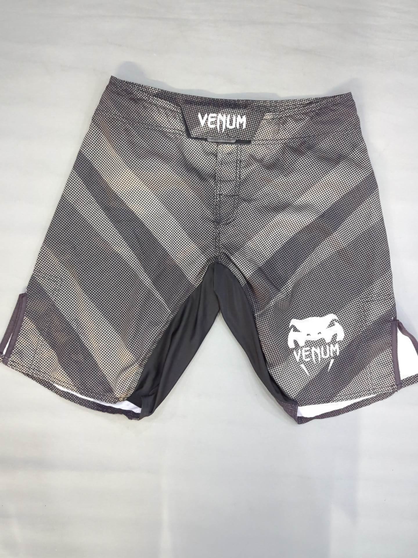 VENUM Fight Shorts (5) (dot)
