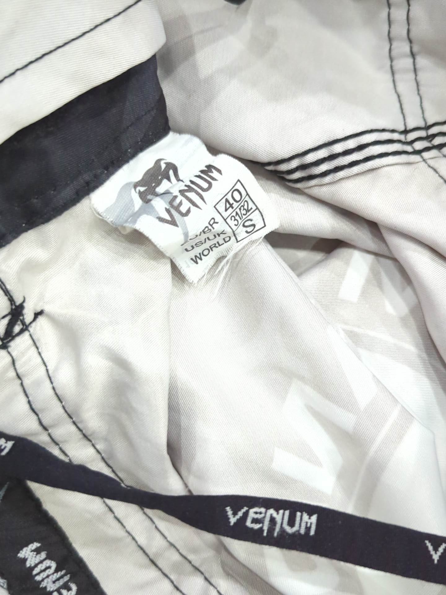 VENUM Fight Shorts (6) (Black× White)