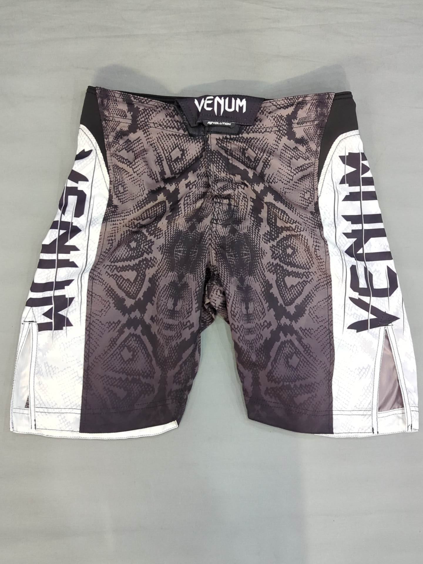 VENUM Fight Shorts (7) (Black× White)