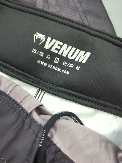 VENUM Fight Shorts (7) (Black× White)