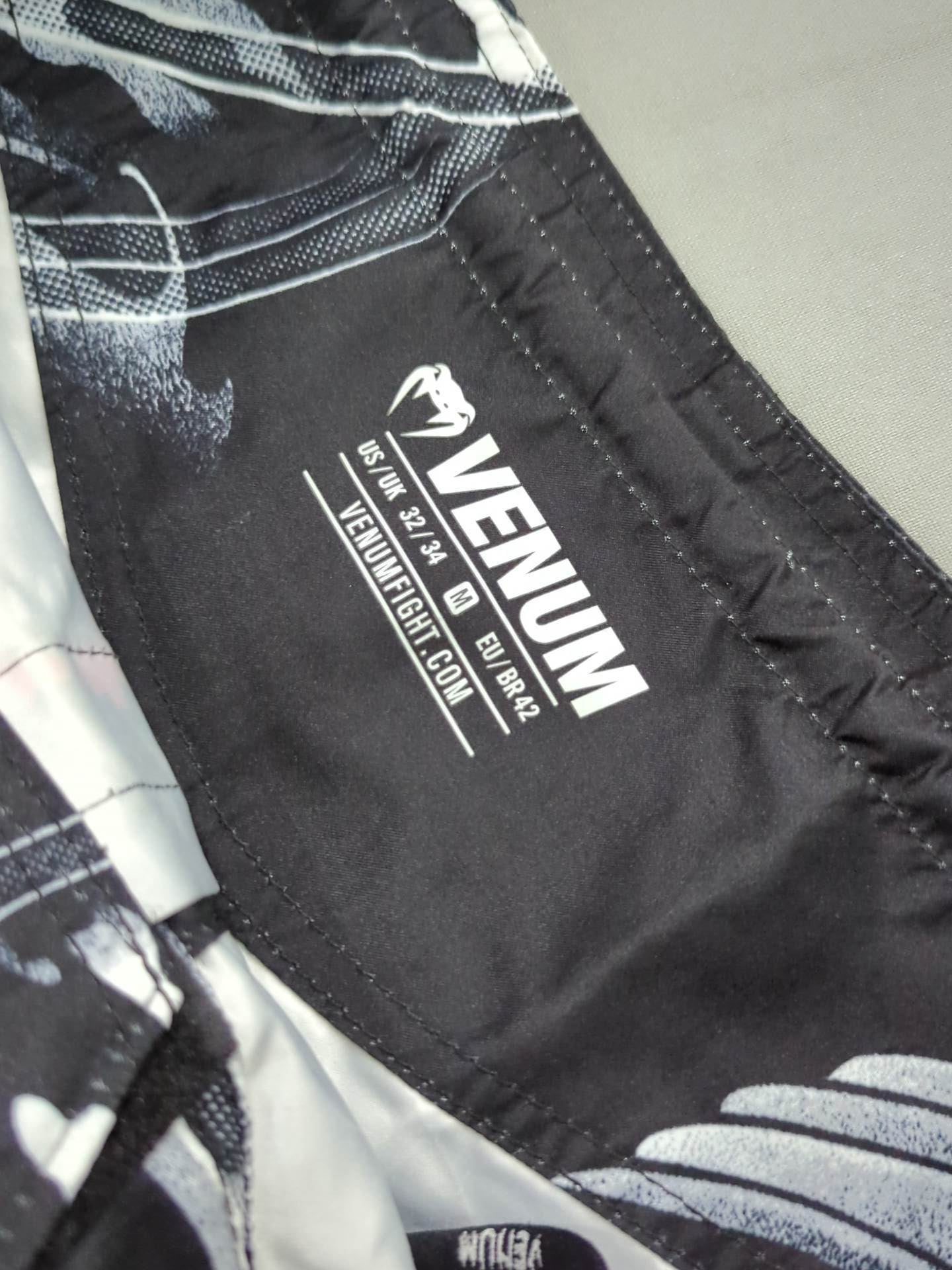 VENUM Fight Shorts (8) (Black× Red)