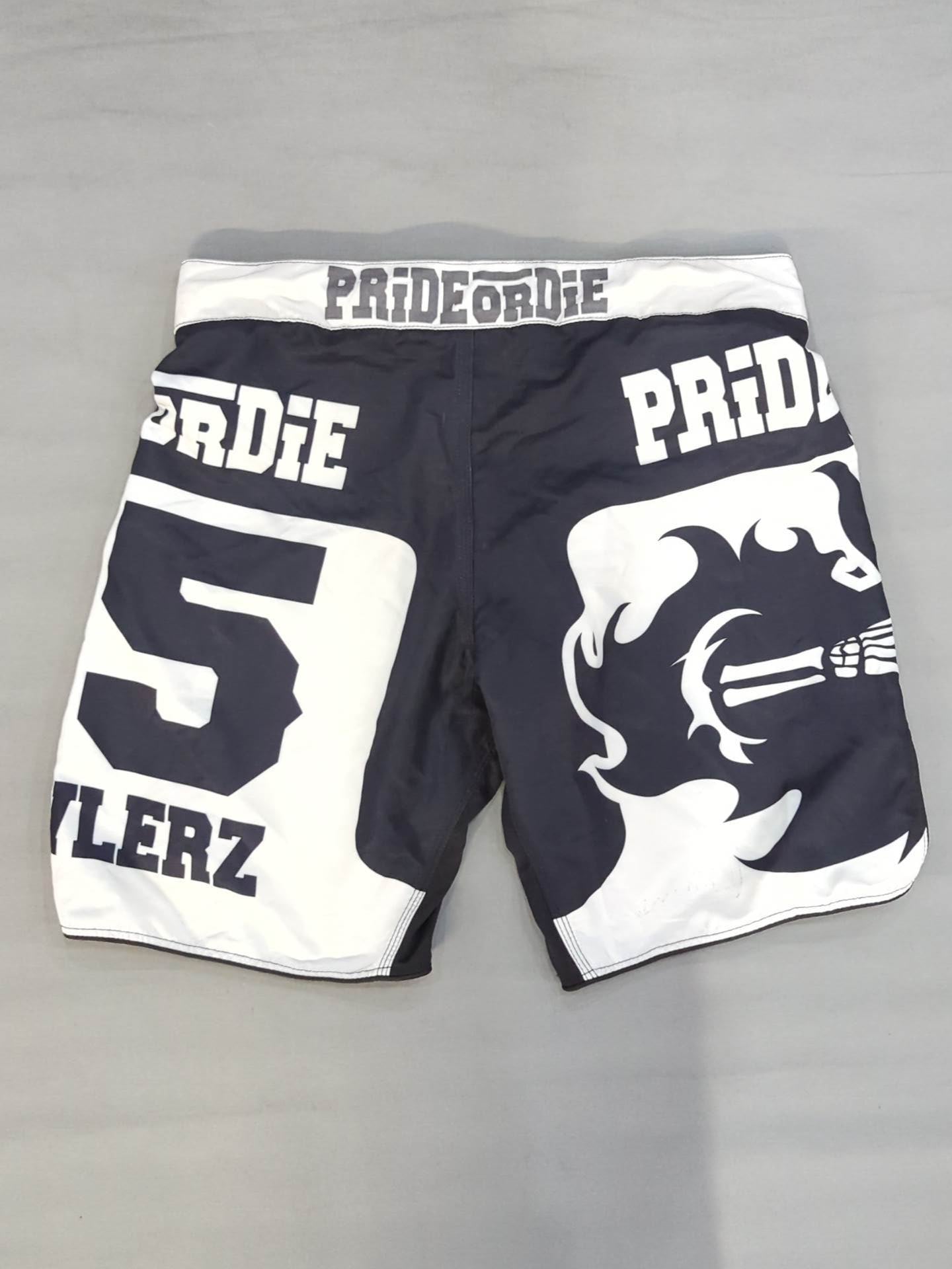 PRiDE or DiE Fight Shorts (1) (Black× White)
