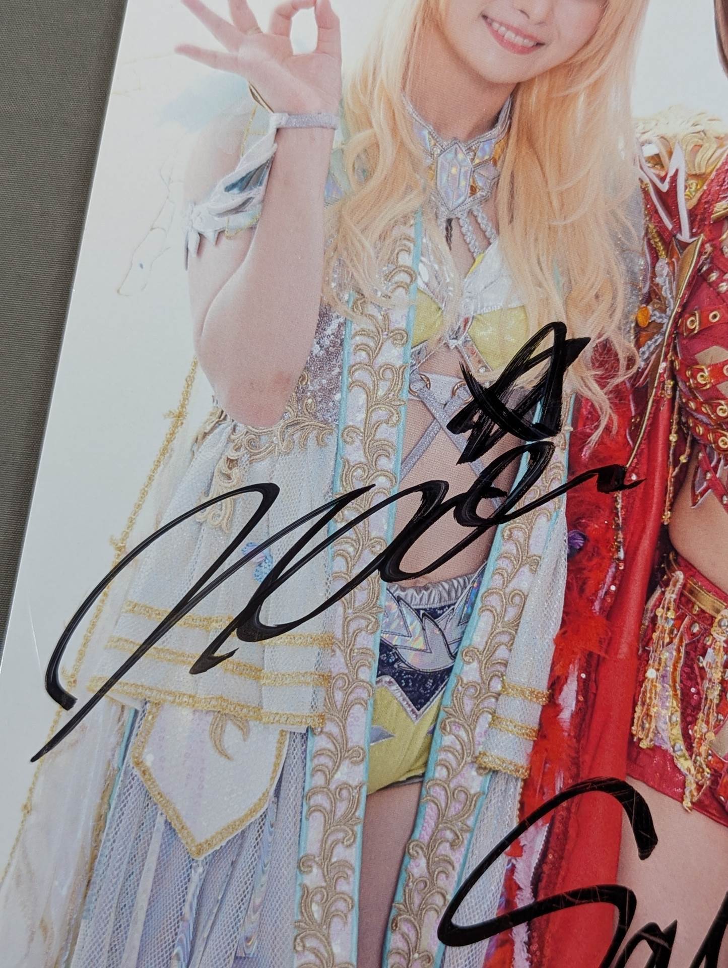 Sareee (SARRAY) &NATSUPOI 2 hand signed autographs  Pro-Photo 