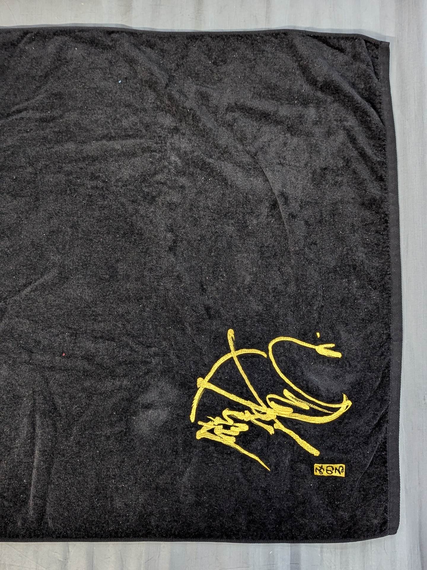 Minoru Suzuki Signature Embroidery Bath Towel (Black)