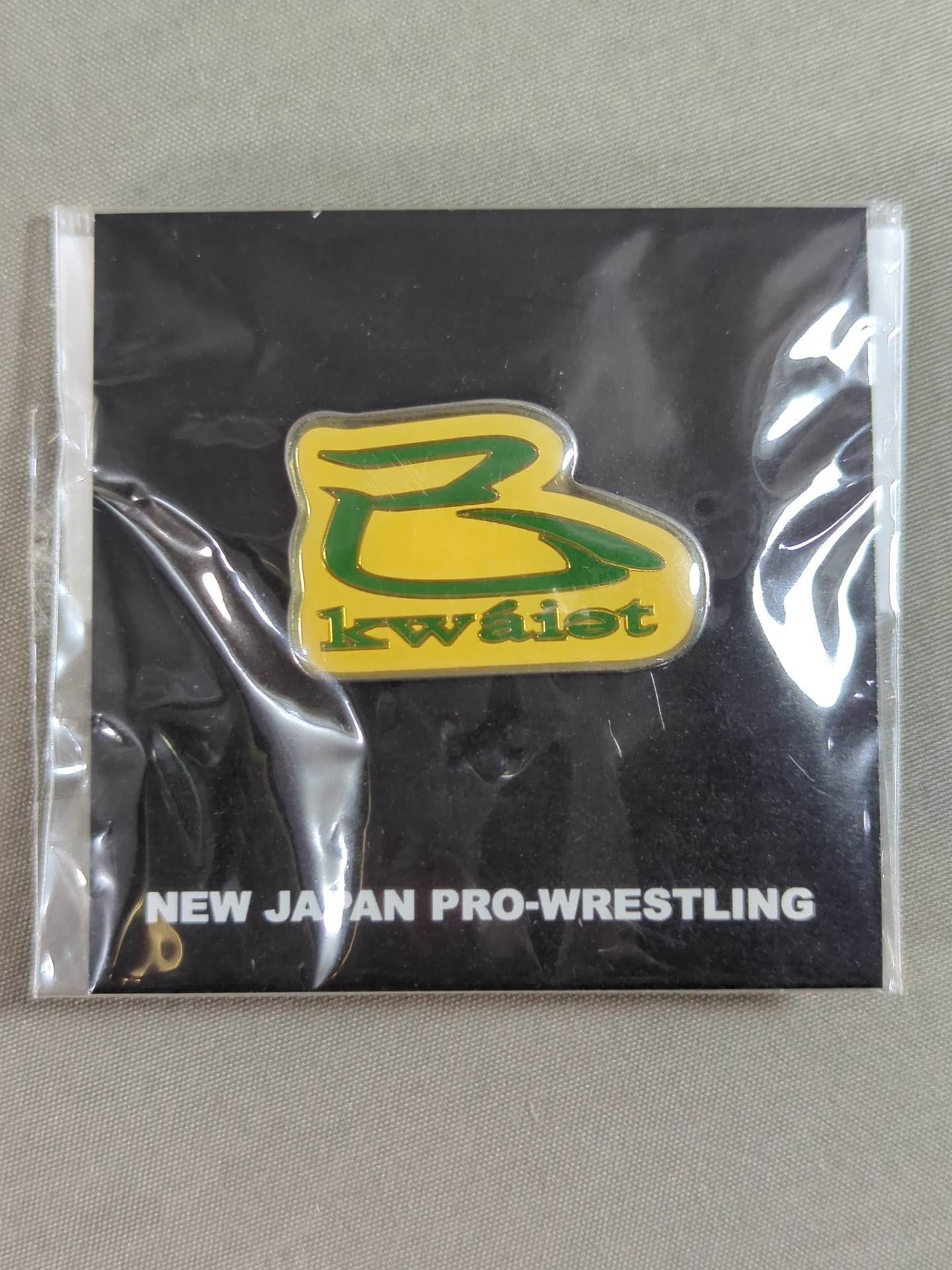 飯塚高史「kwaiet」ピンバッジ