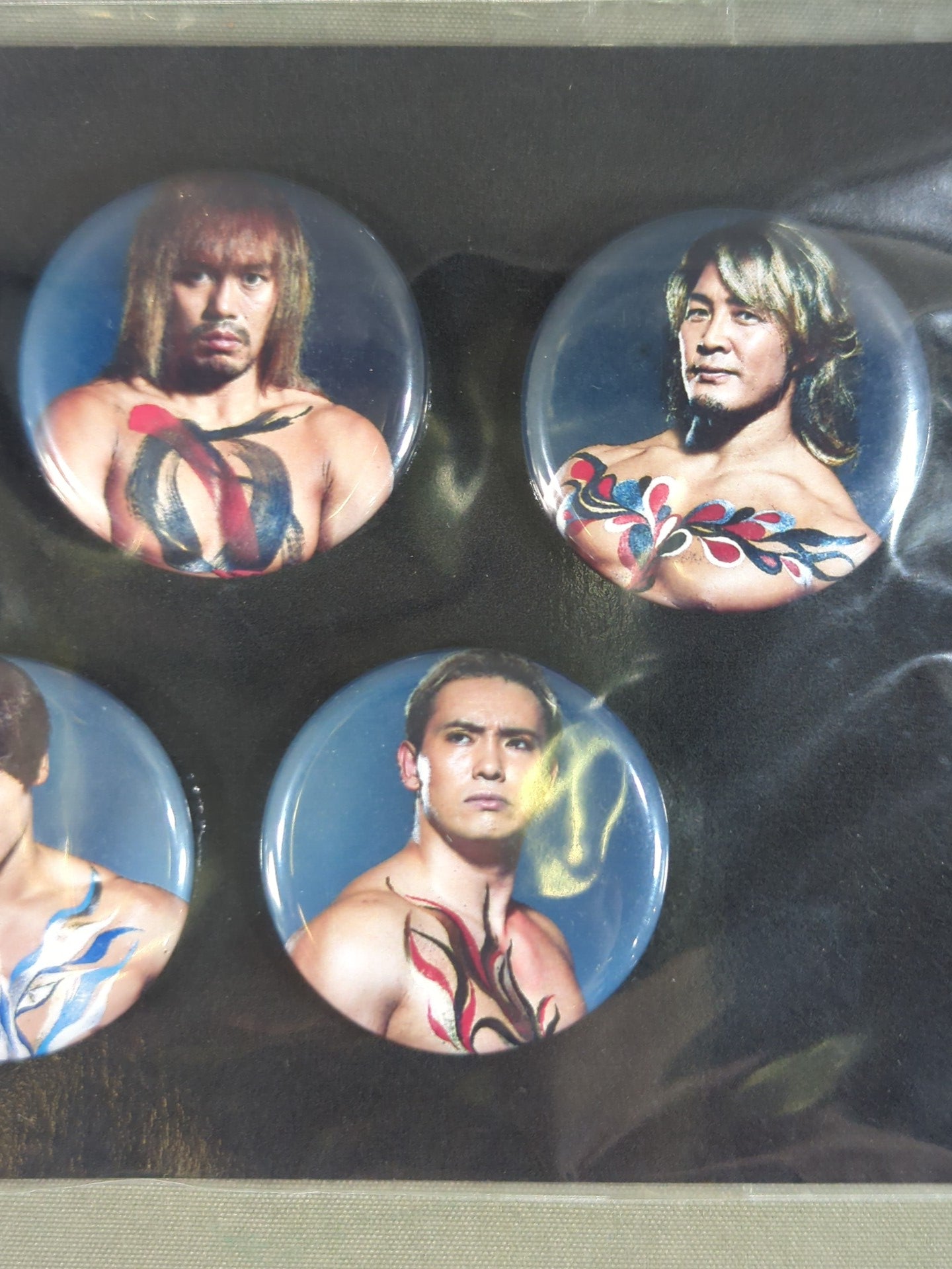 ★新日本プロレス×ボディアート★ 缶バッジセット