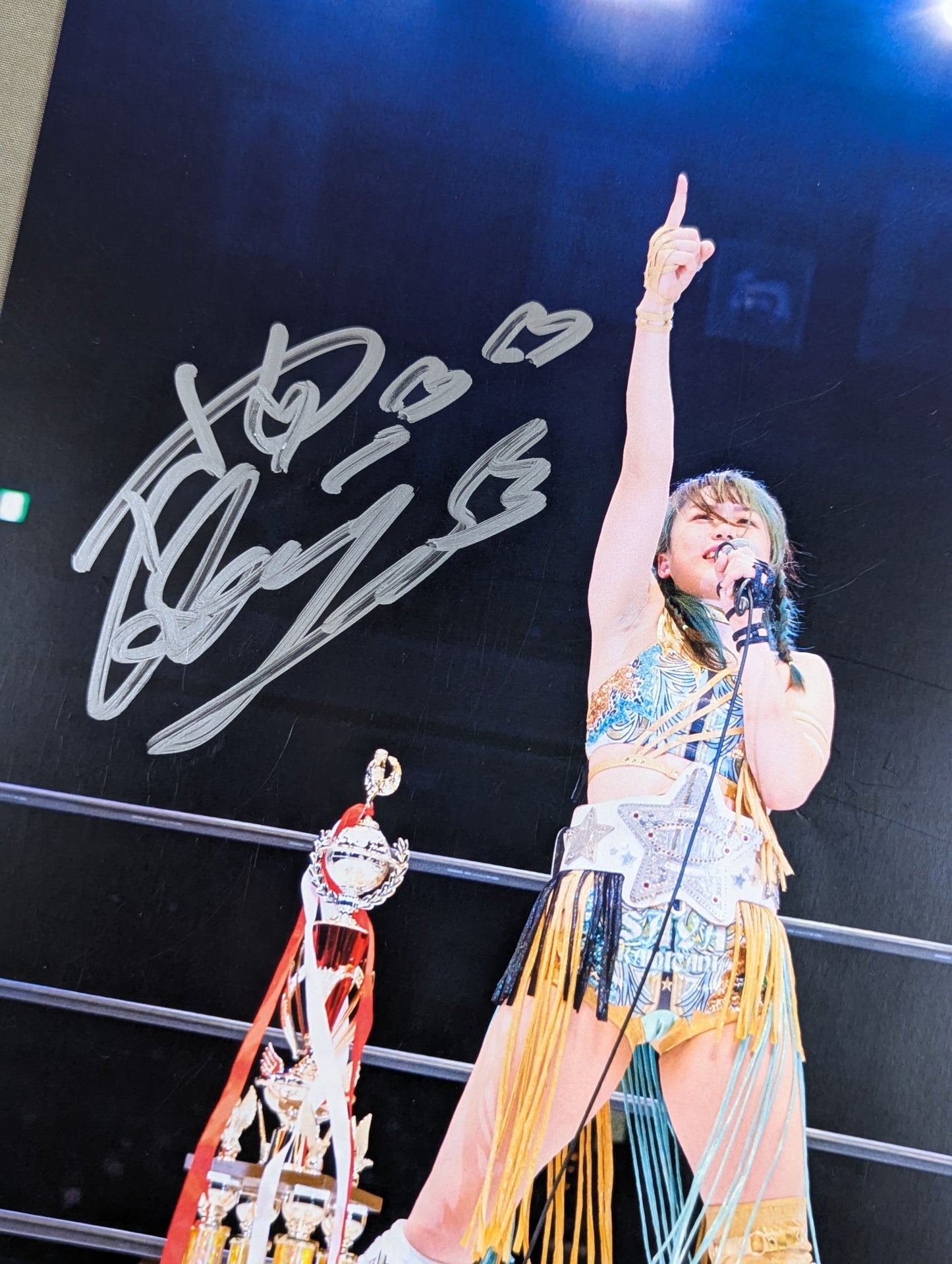 上谷沙弥 直筆サイン入り スターダムポートレート(V-2)