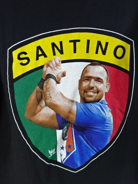サンティーノ・マレラ ピクチャーTシャツ①(WWE(2010s) / ブラック)