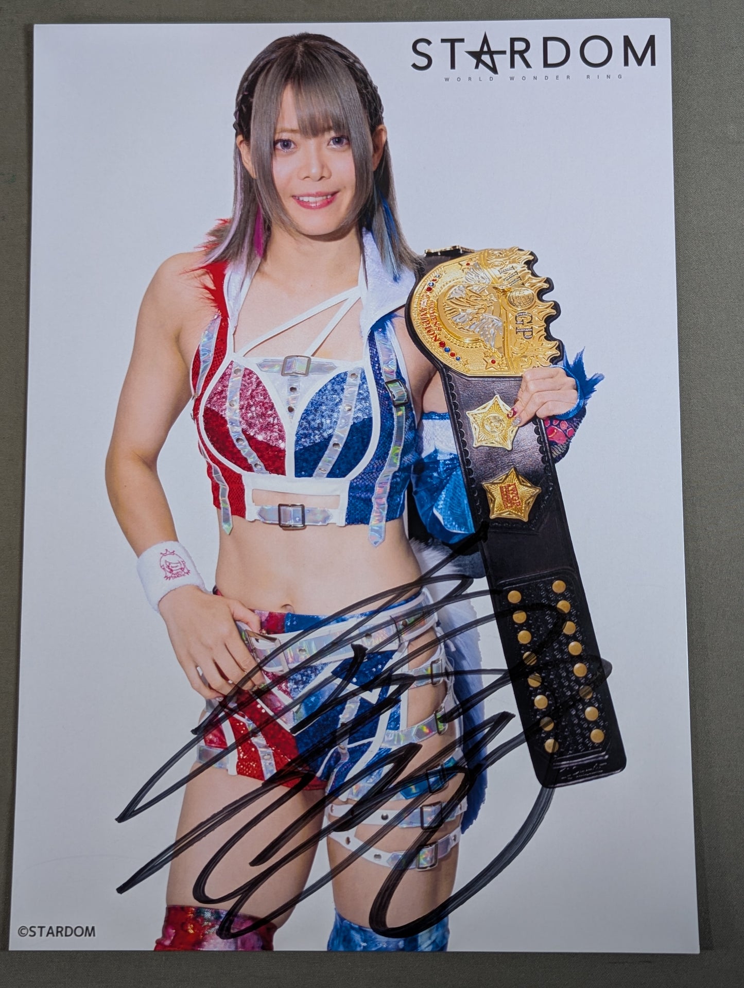 ★IWGP★ 岩谷麻優 直筆サイン入り スターダムポートレート(A-8)
