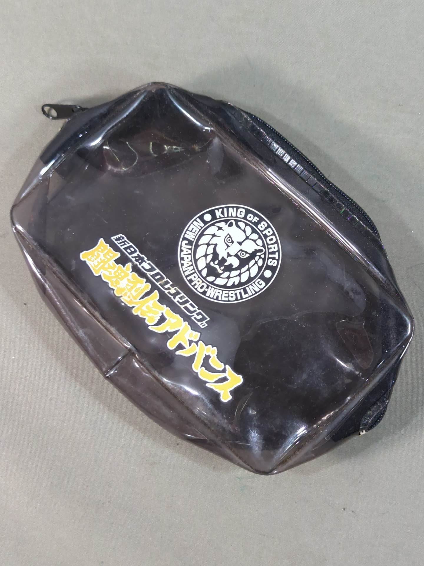 新日本プロレス「闘魂烈伝アドバンス」ミニポーチ