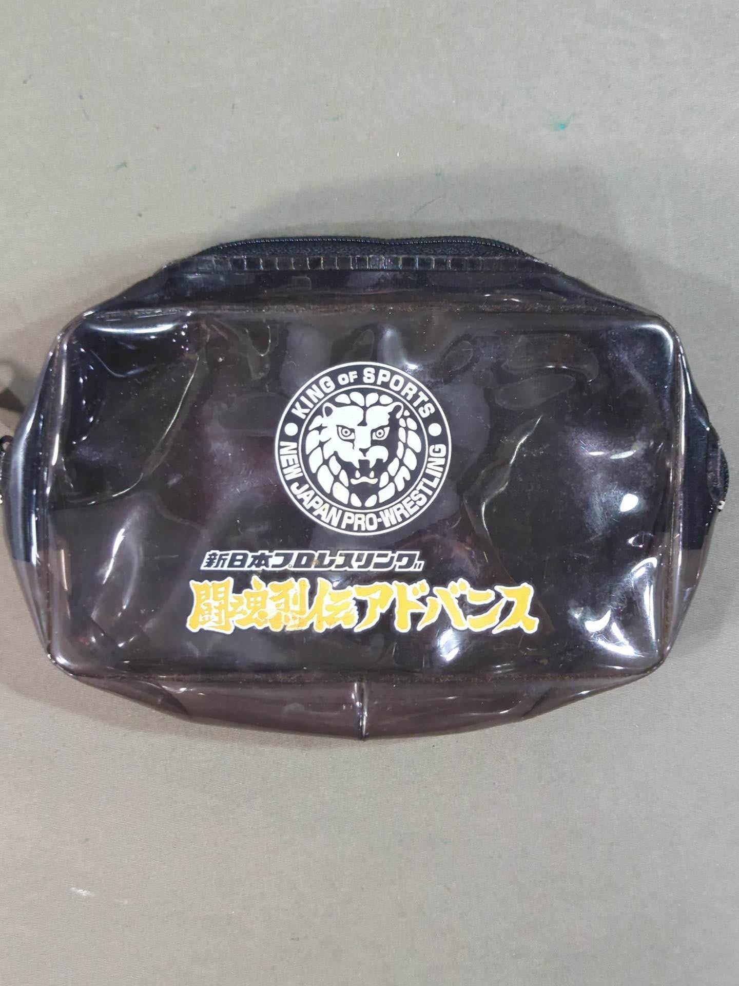 新日本プロレス「闘魂烈伝アドバンス」ミニポーチ