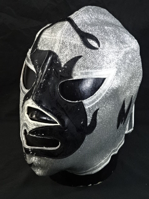 Mil Mascaras 