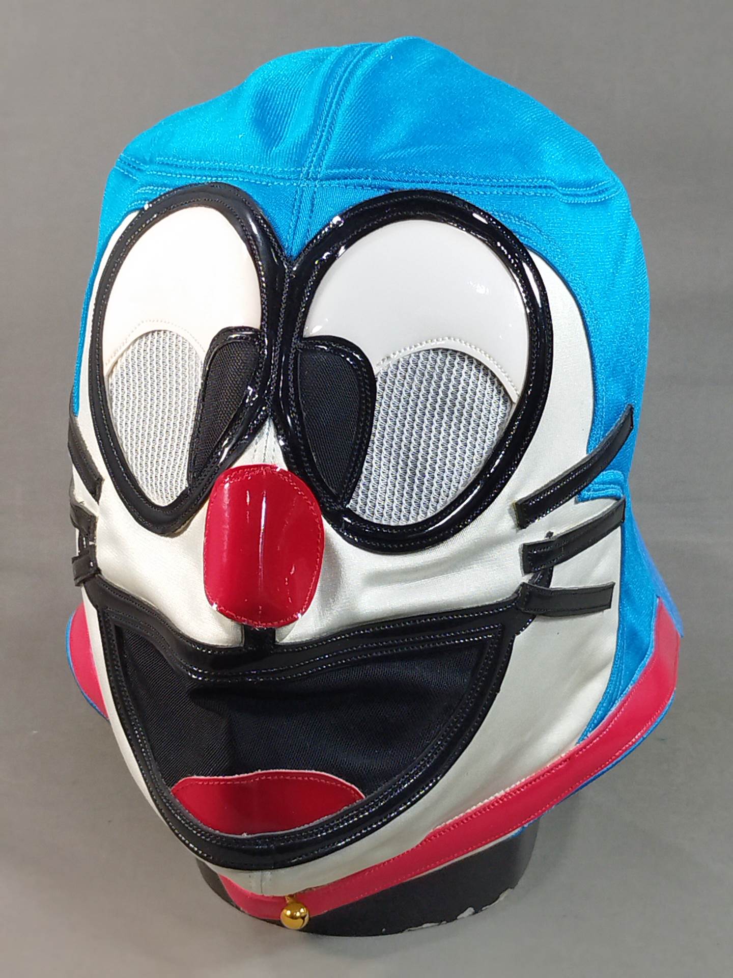 Cat-shaped robot-like mask