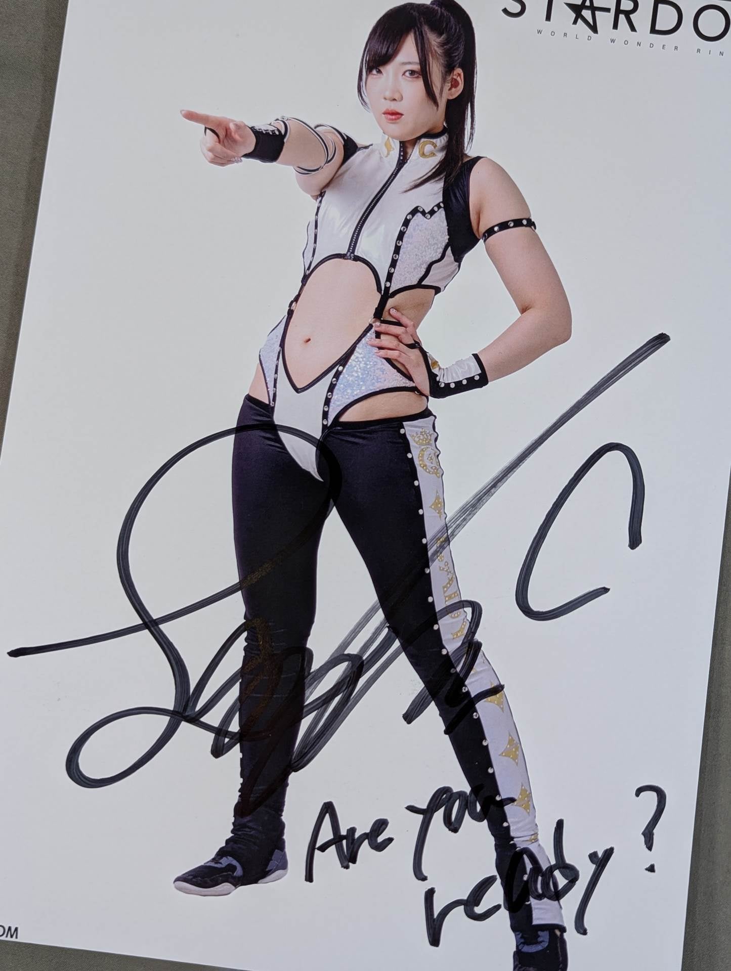 レディ・C 直筆サイン入り スターダムポートレート(E-7)