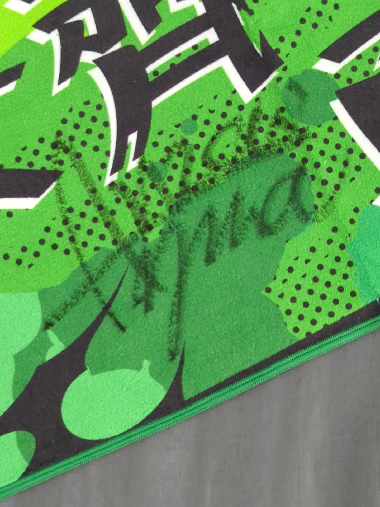 【hand signed autograph】 Yuma Anzai  Cheering towel