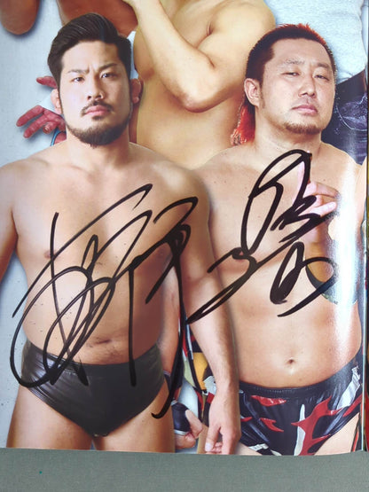 [4 fighters hand signed autograph 】WRESTLE-1  OFFICIAL GUIDE BOOK 2017 No.1