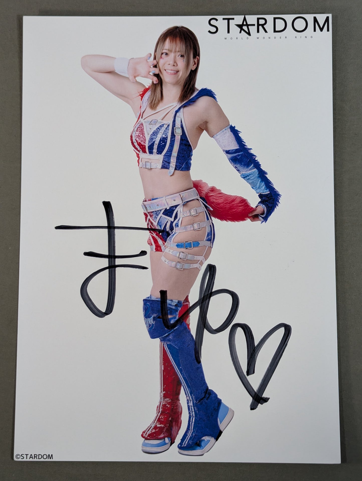 Mayu Iwatani  hand signed autograph  Starda Pro-Photo  (U-9)