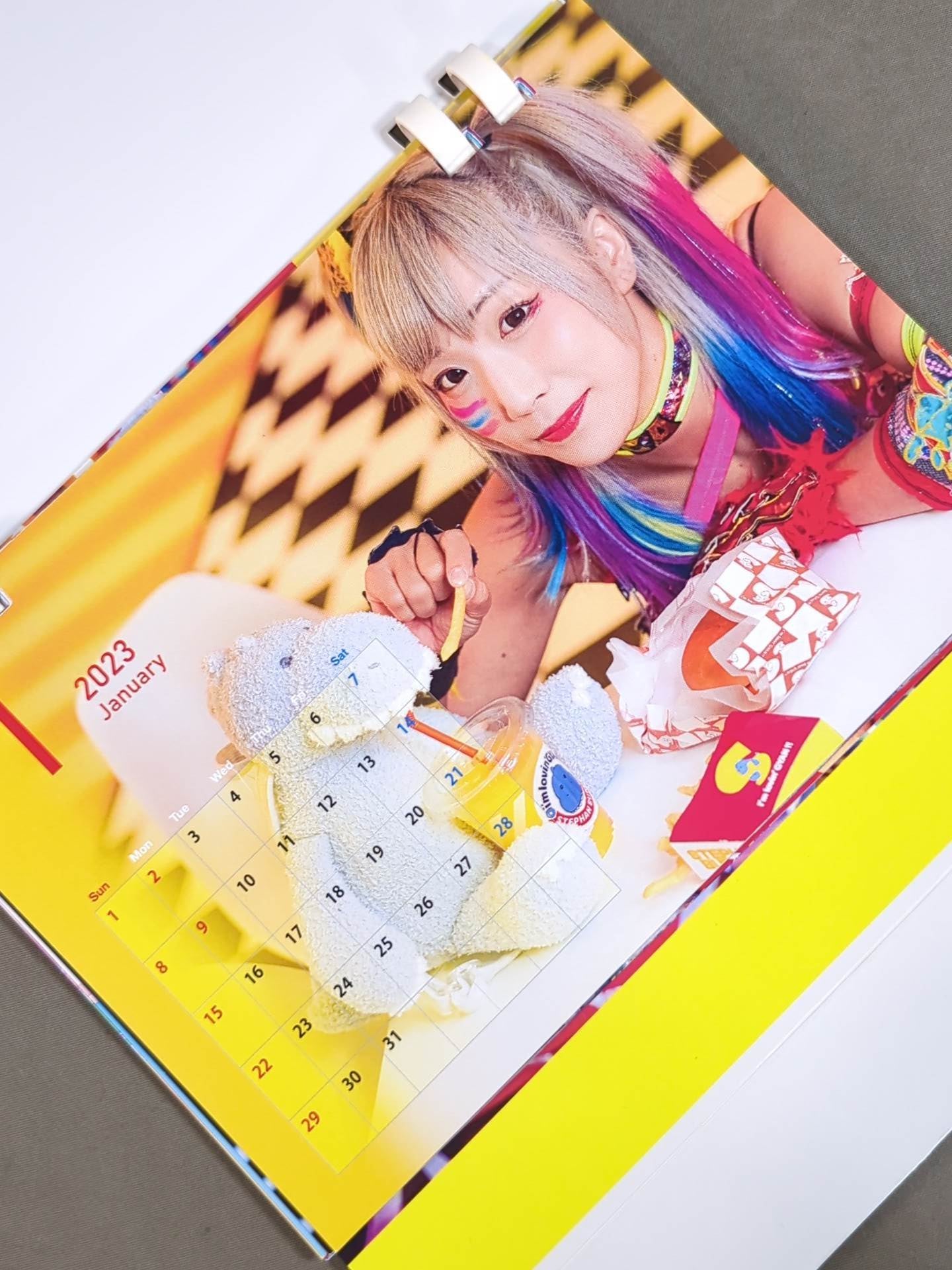 ウナギ・サヤカ 2023年 卓上カレンダー