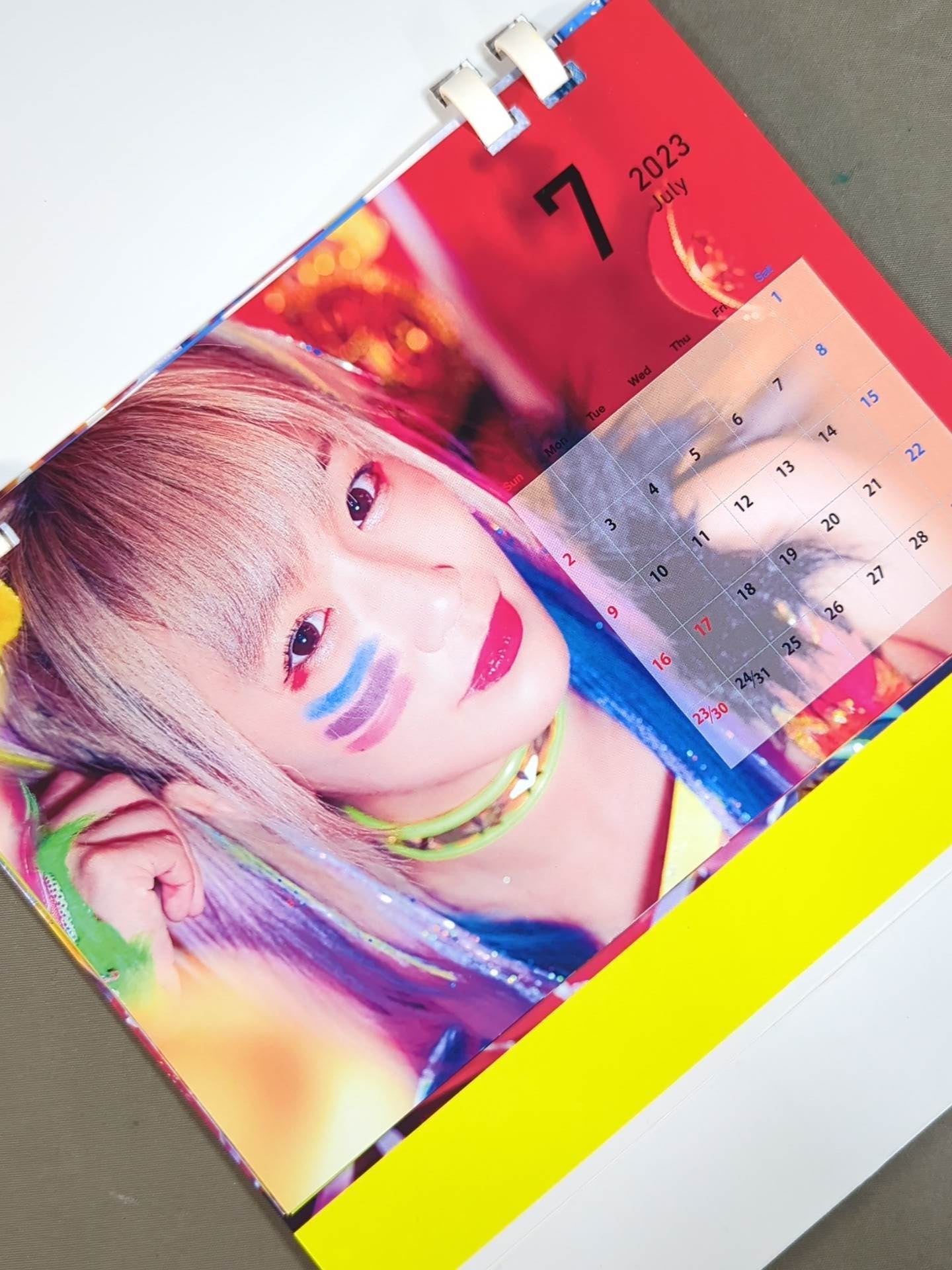 ウナギ・サヤカ 2023年 卓上カレンダー