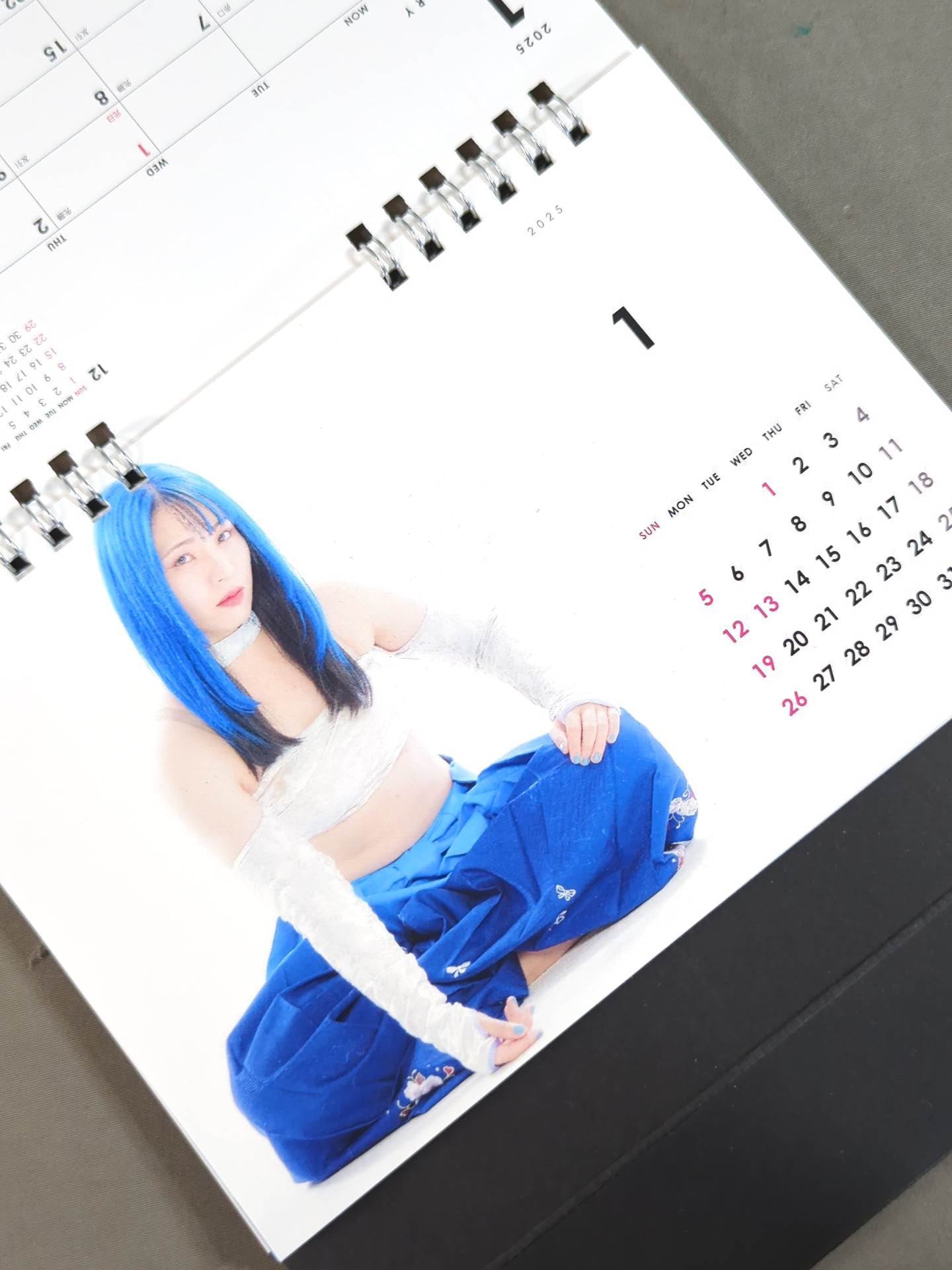 【直筆サイン入り】世羅りさ 2025年 卓上カレンダー