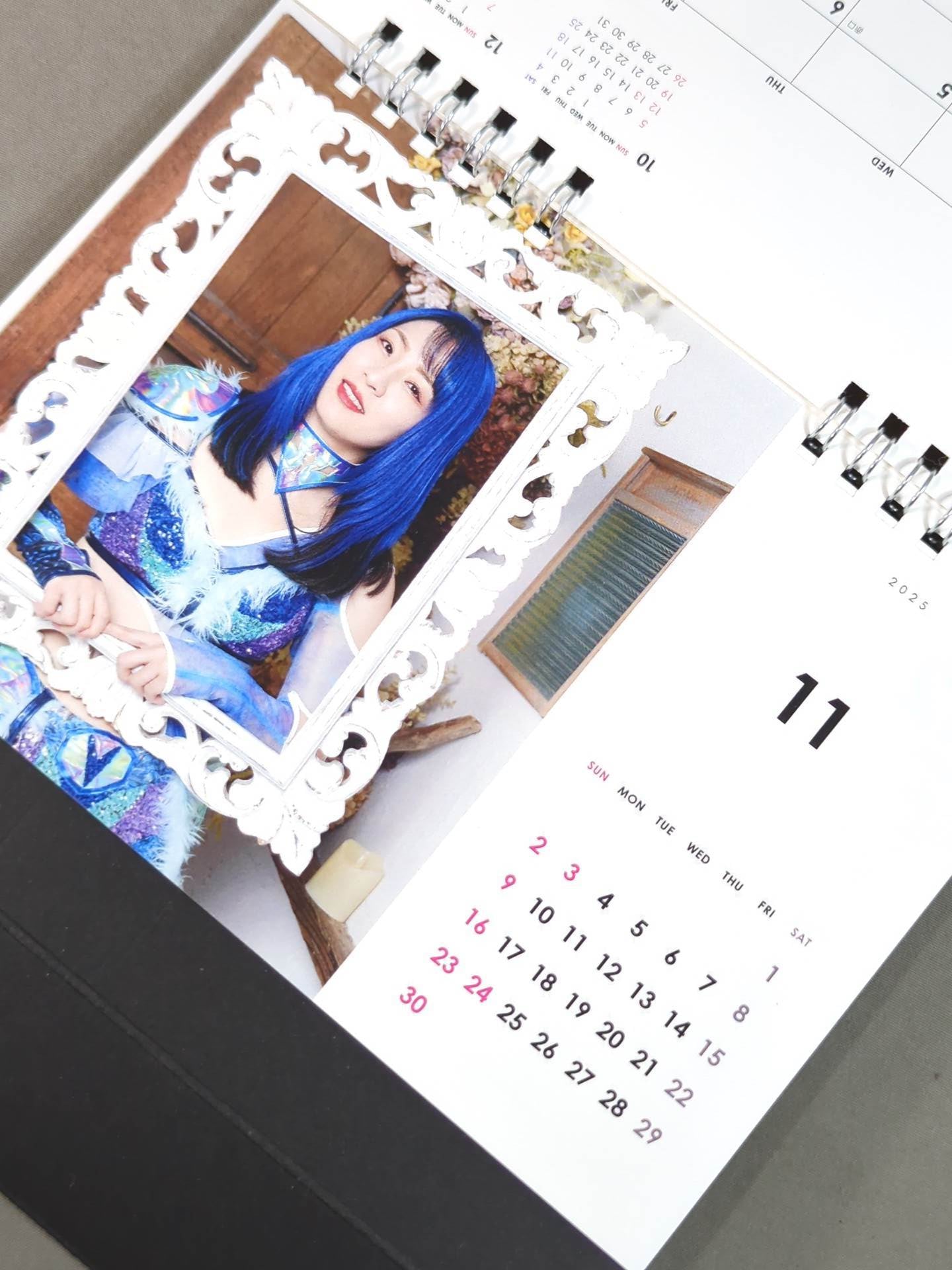 【直筆サイン入り】世羅りさ 2025年 卓上カレンダー