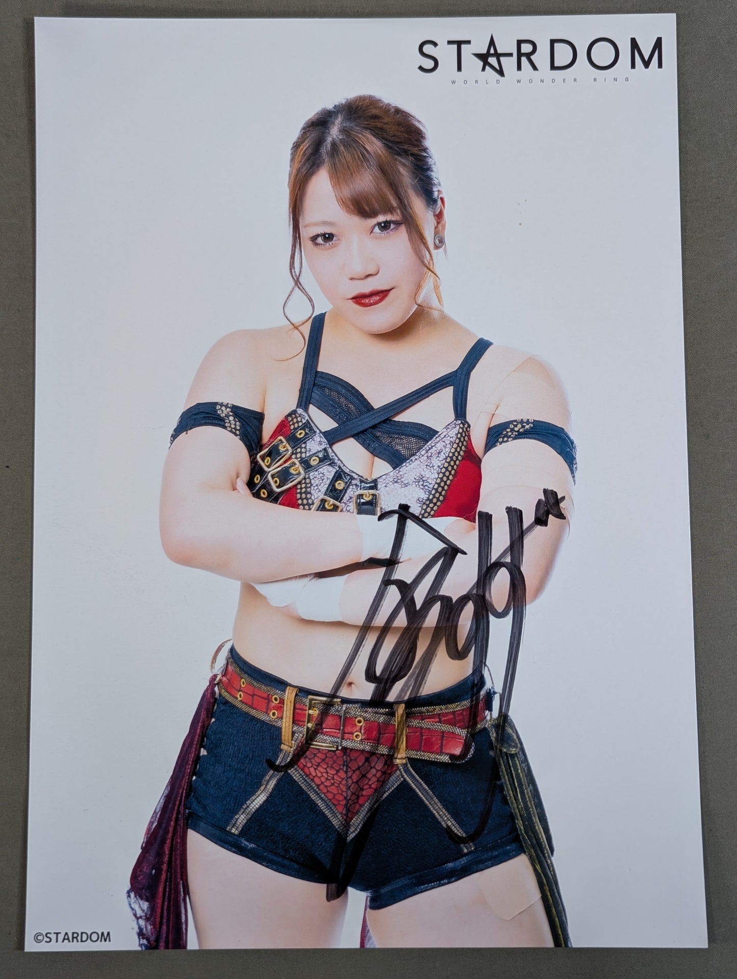Suzu Suzuki  hand signed autograph  Starda Pro-Photo (A-5)