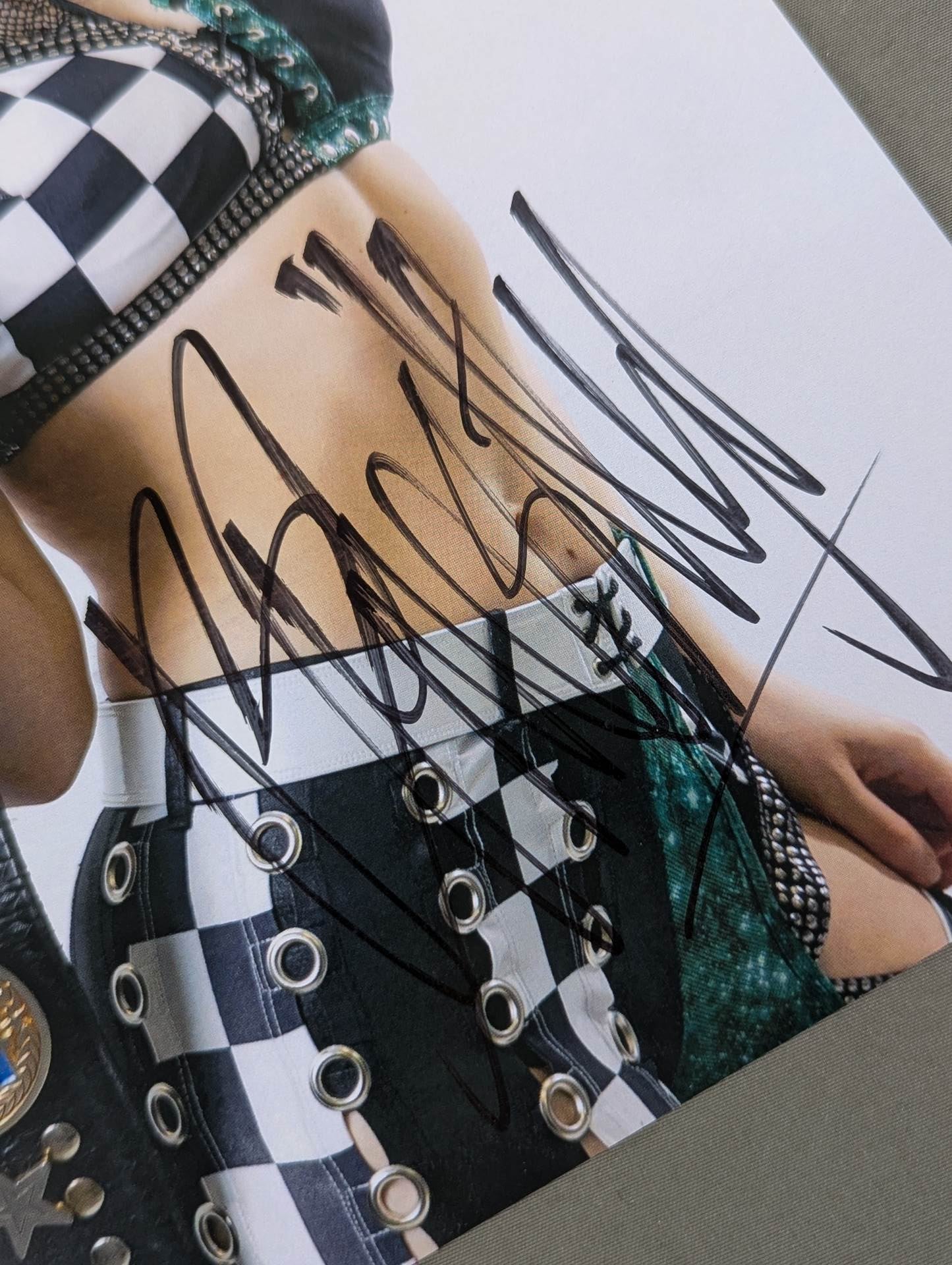 Bea Priestley  hand signed autograph Pro-Photo (A-1)