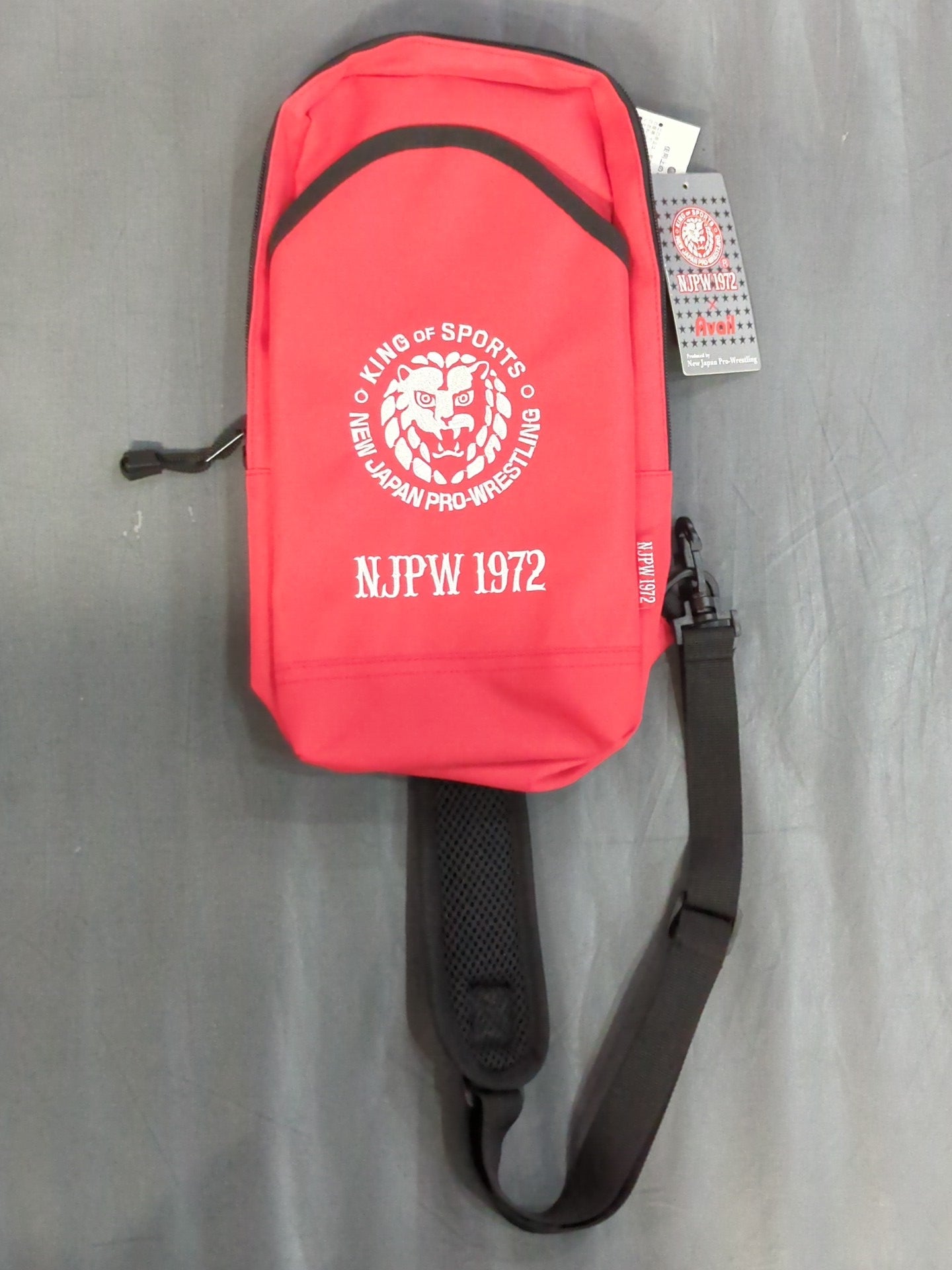 【New Japan Pro Wrestling × Shimamura】 Lion Mark Shoulder Bag (Red)