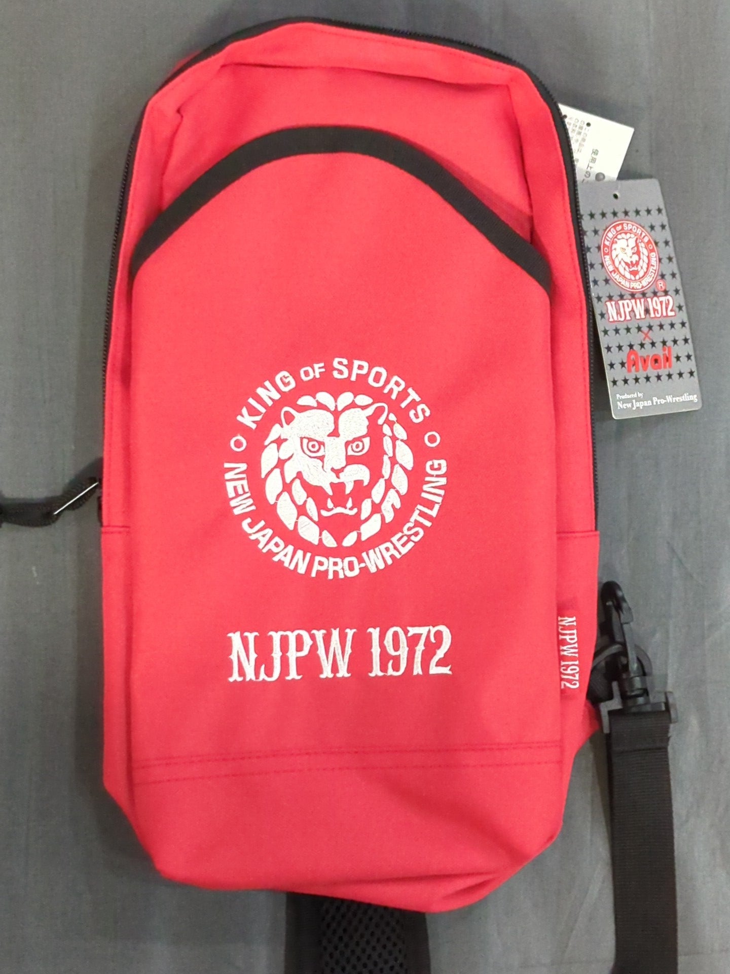 【New Japan Pro Wrestling × Shimamura】 Lion Mark Shoulder Bag (Red)