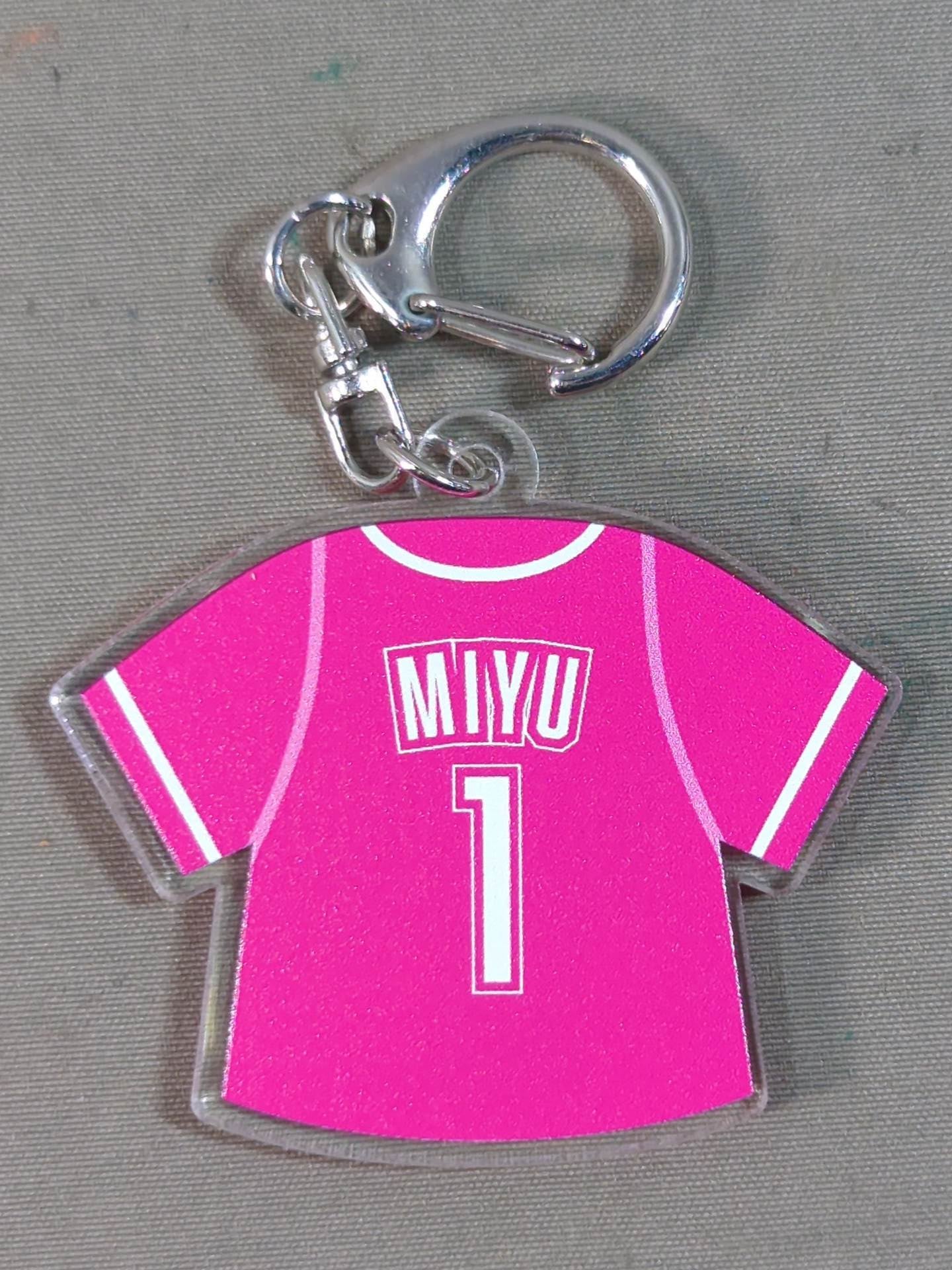 山下実優 東京女子プロレス ベースボールシャツ風アクリルキーホルダー