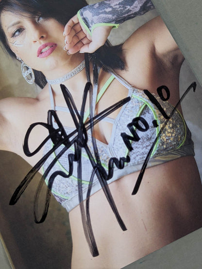 ジュリア 直筆サイン入り ポートレート(A-1)