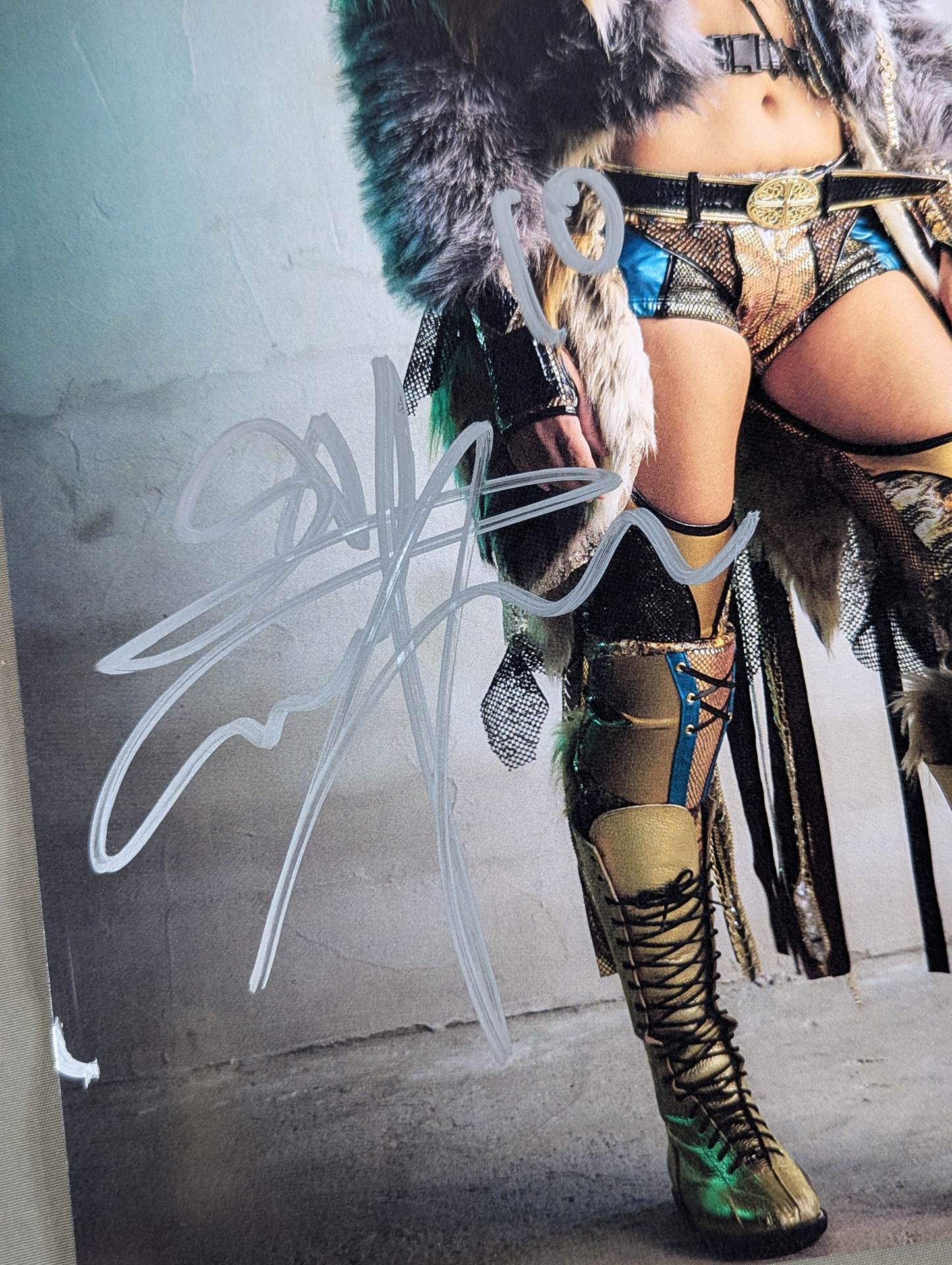 ジュリア 直筆サイン入り ポートレート(A-2)