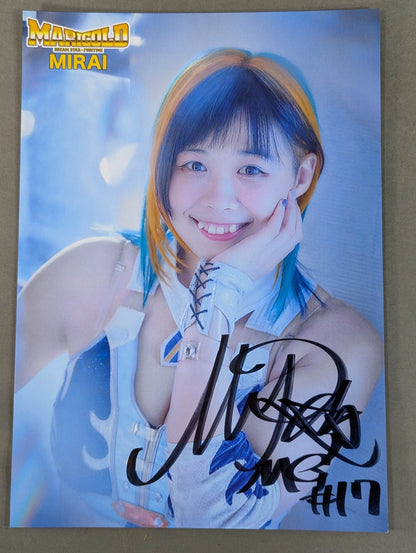MIRAI 直筆サイン入り ポートレート(B-1)