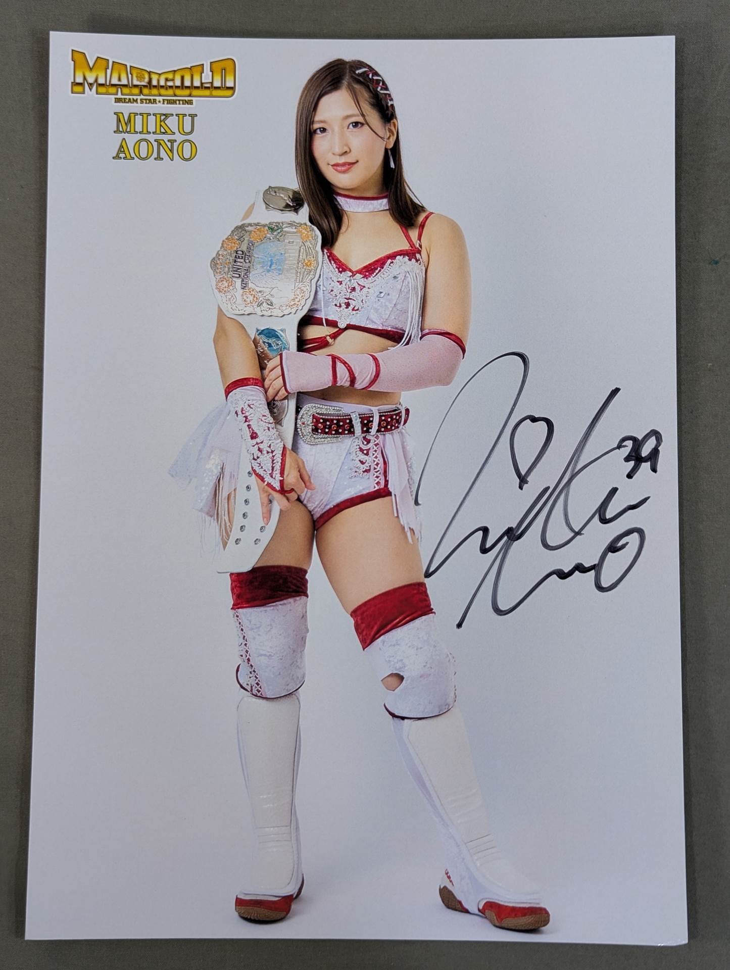 青野未来 直筆サイン入り ポートレート(D-4)