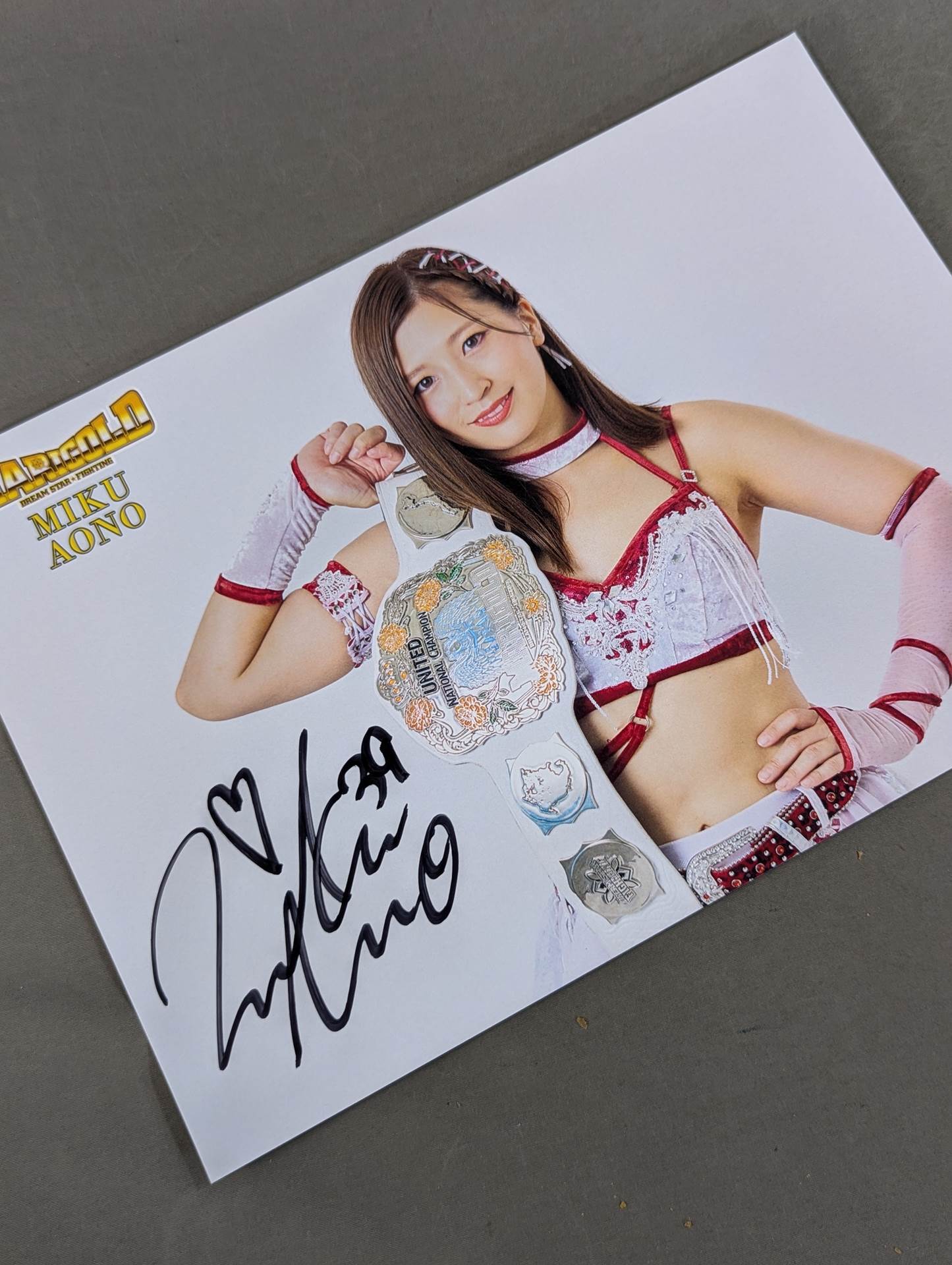 青野未来 直筆サイン入り ポートレート(E-1)