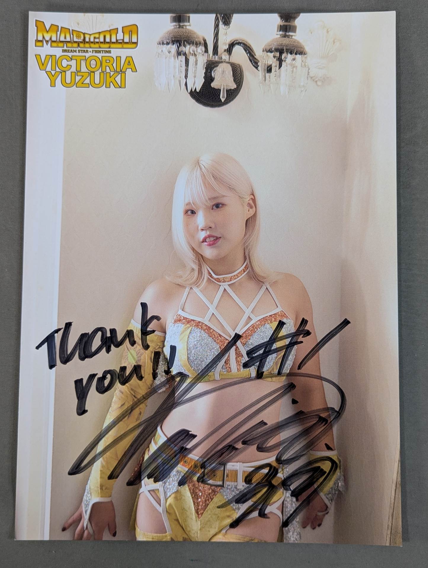 ビクトリア弓月 直筆サイン入り ポートレート(A-7)