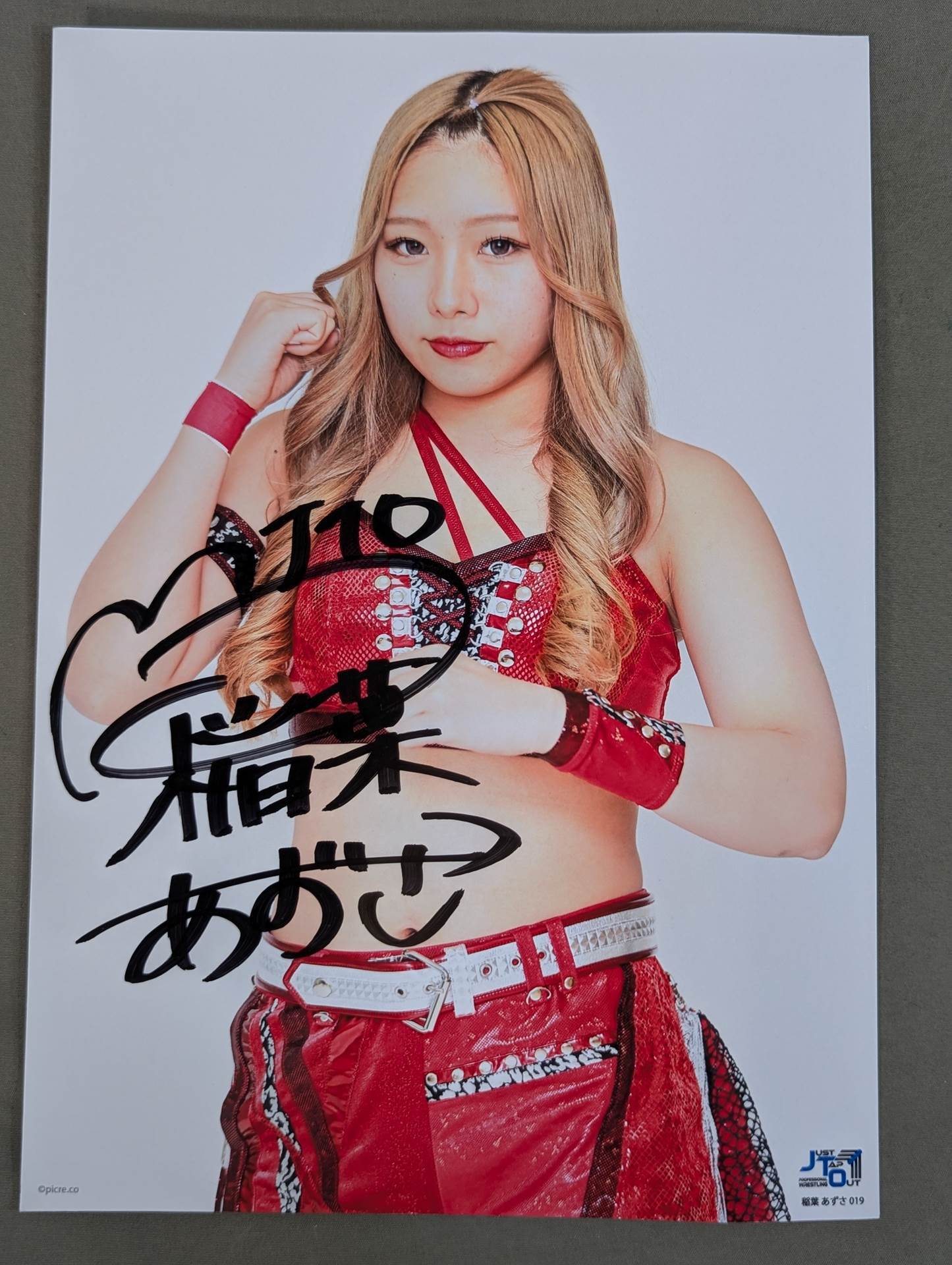 稲葉あずさ 直筆サイン入り ポートレート(A-7)