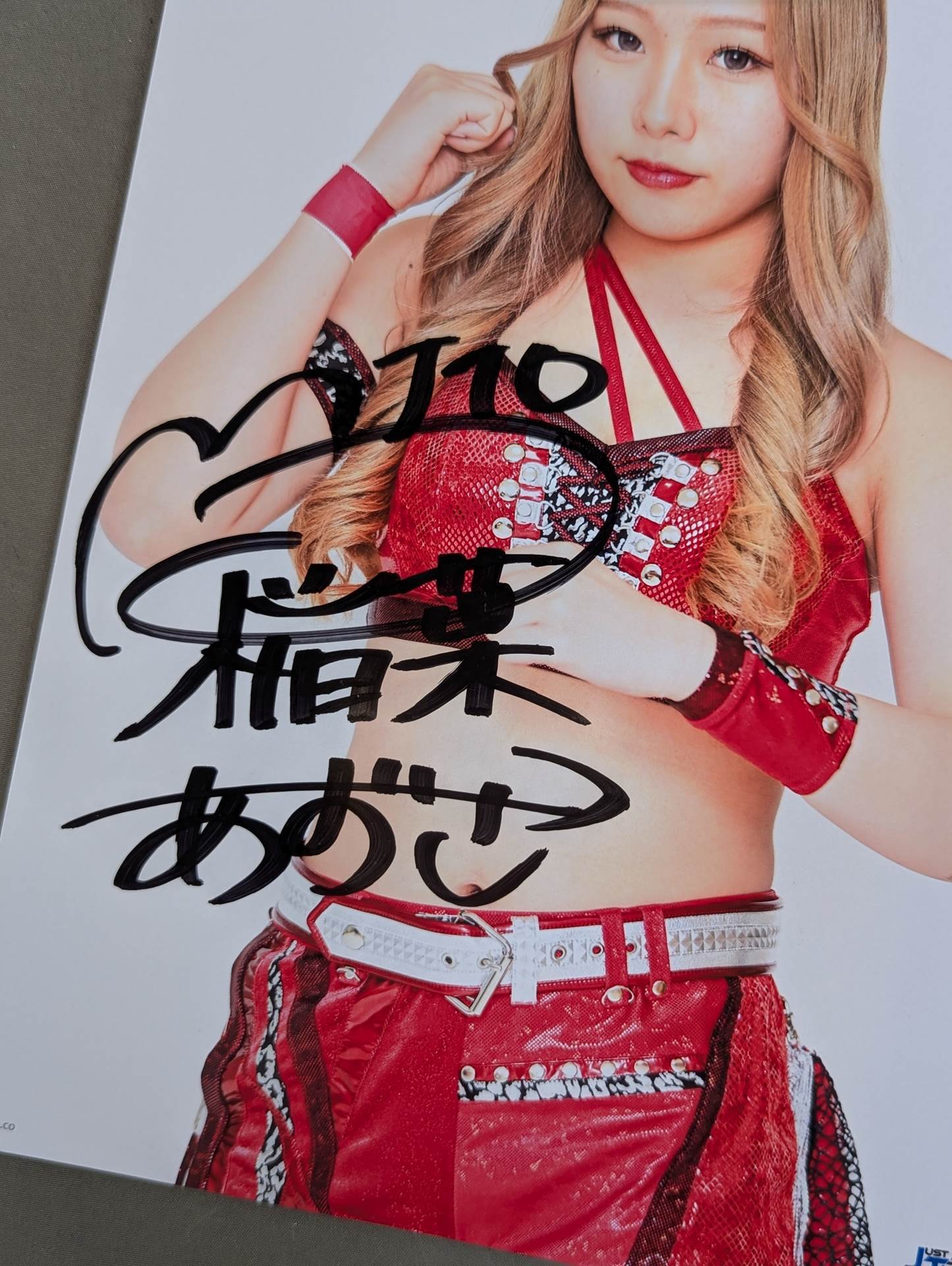 稲葉あずさ 直筆サイン入り ポートレート(A-7)