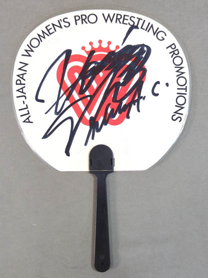 【直筆サイン入り】アジャ・コング ミニうちわ