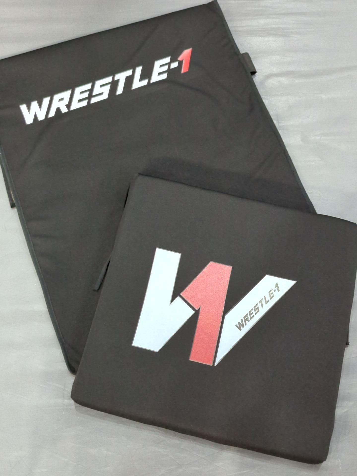 WRESTLE-1 座布団(黒)
