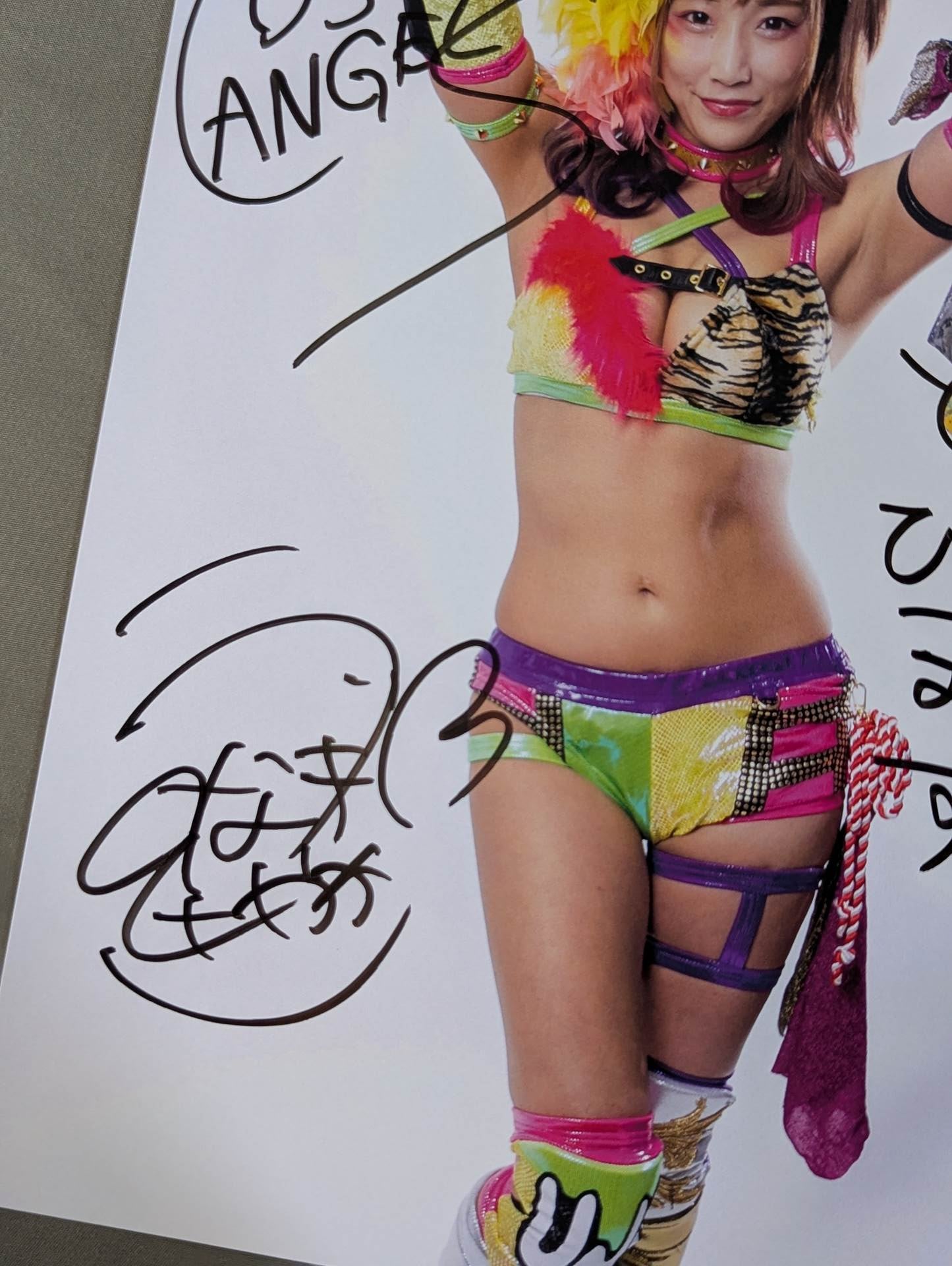 ウナギ・サヤカ 直筆サイン入り スターダムポートレート(O-4)