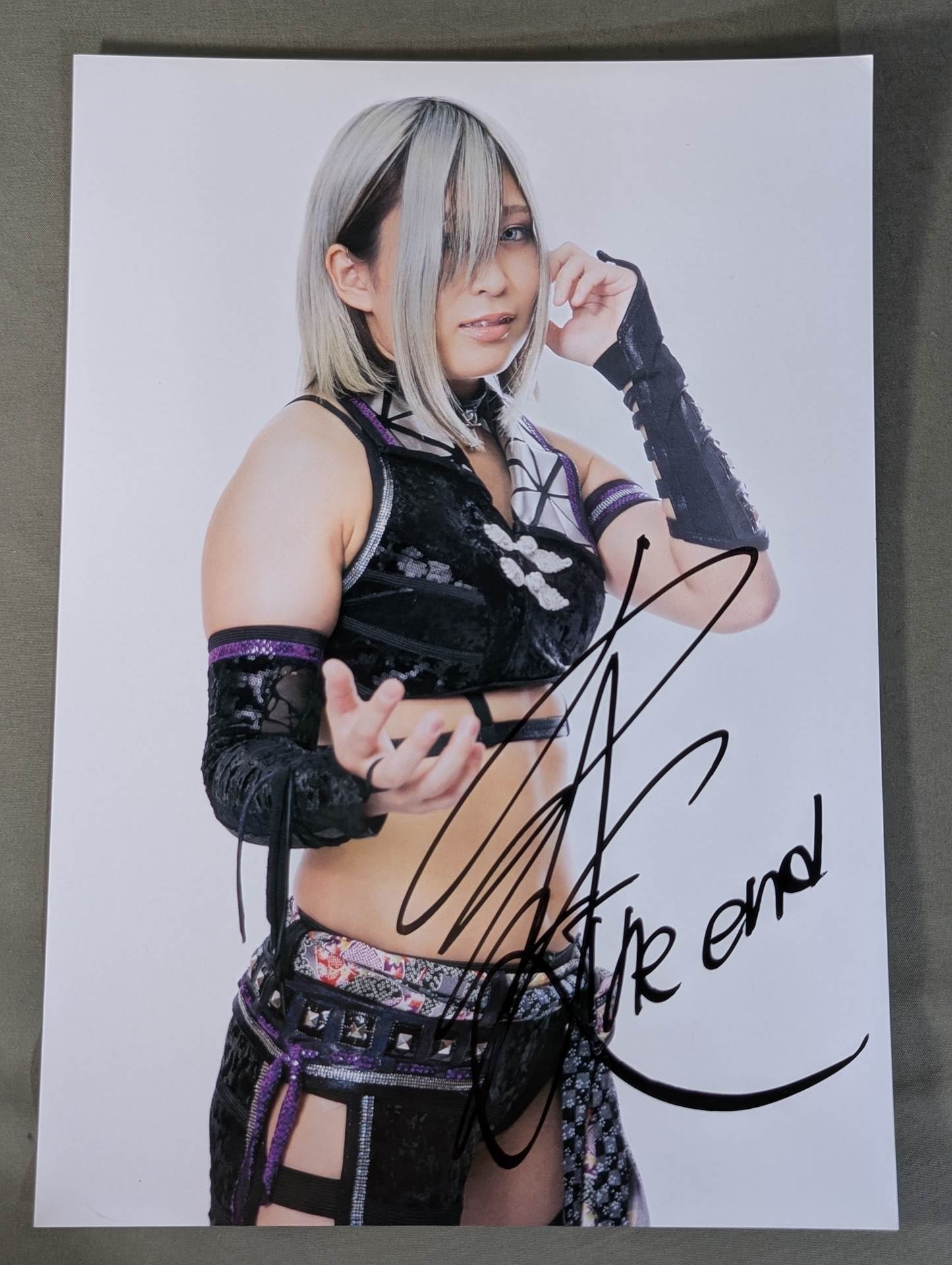 小波 直筆サイン入り スターダム ポートレート(F-7)