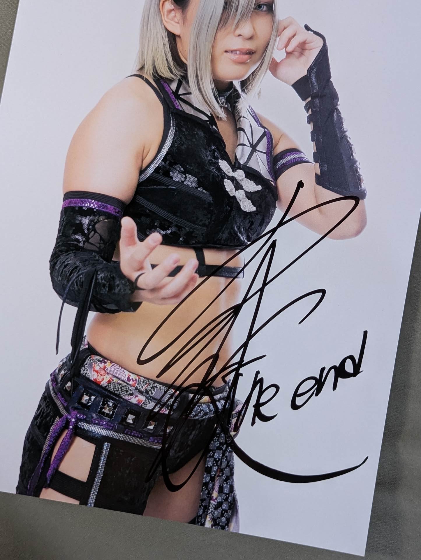 小波 直筆サイン入り スターダム ポートレート(F-7)