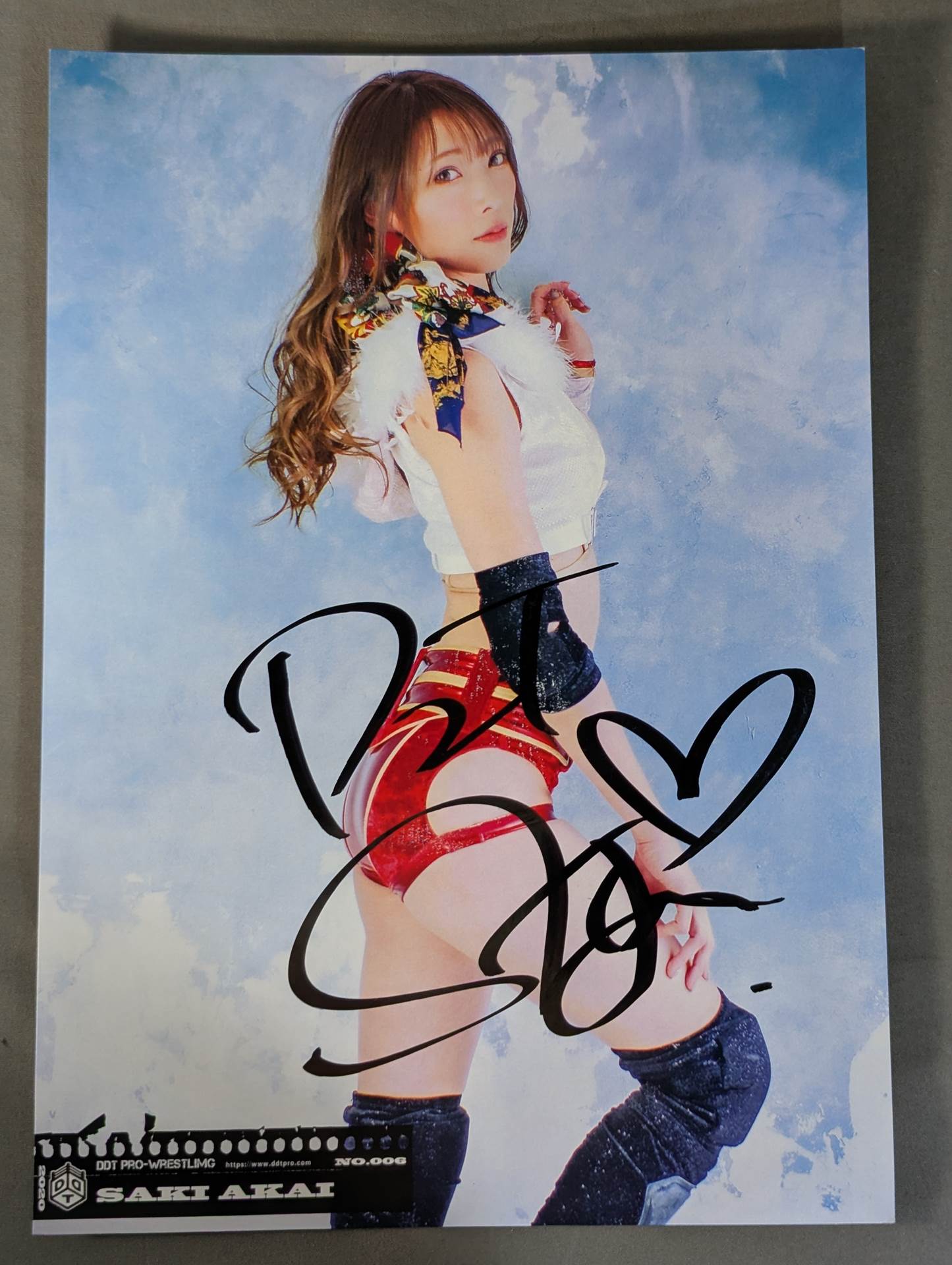 赤井沙希 直筆サイン入り ポートレート(A-7) – 闘道館