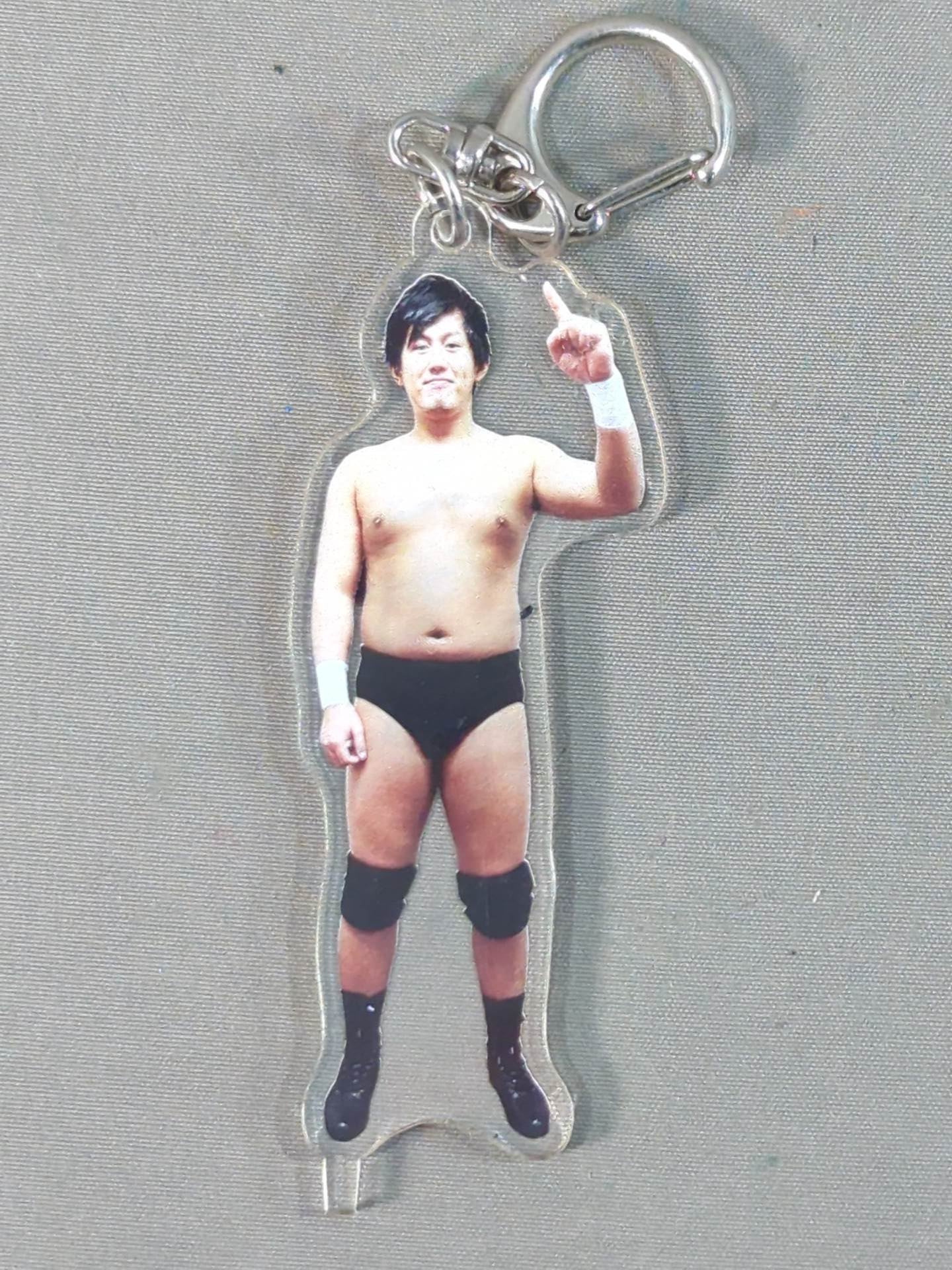 【直筆サイン入り】WRESTLE-1 佐藤嗣崇 アクリルキーホルダー