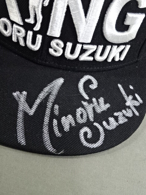 【直筆サイン入り】鈴木みのる「The KING」キャップ①(ブラック×ホワイト)